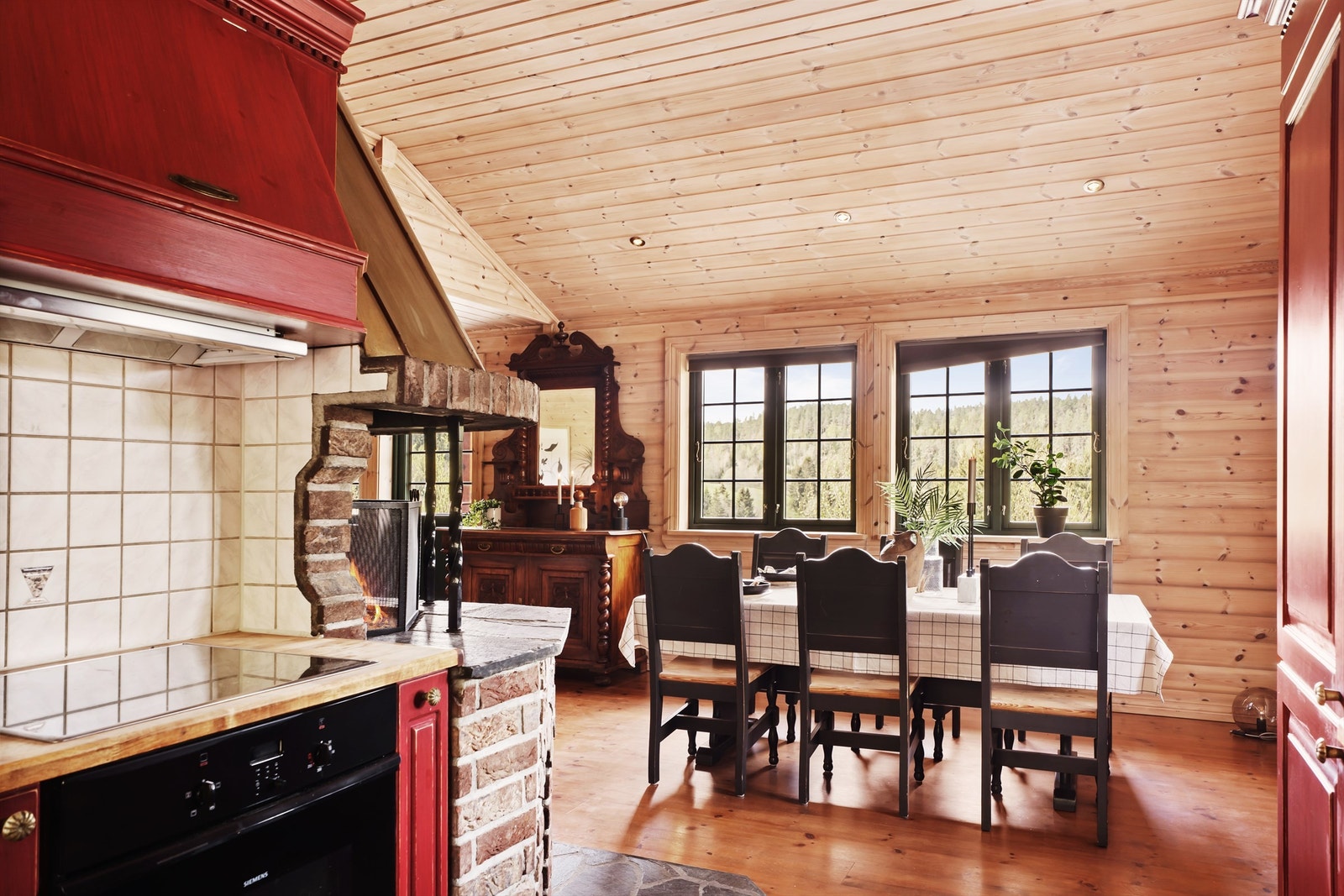 Store vinduer slipper inn godt med naturlig lys! Galleribilde