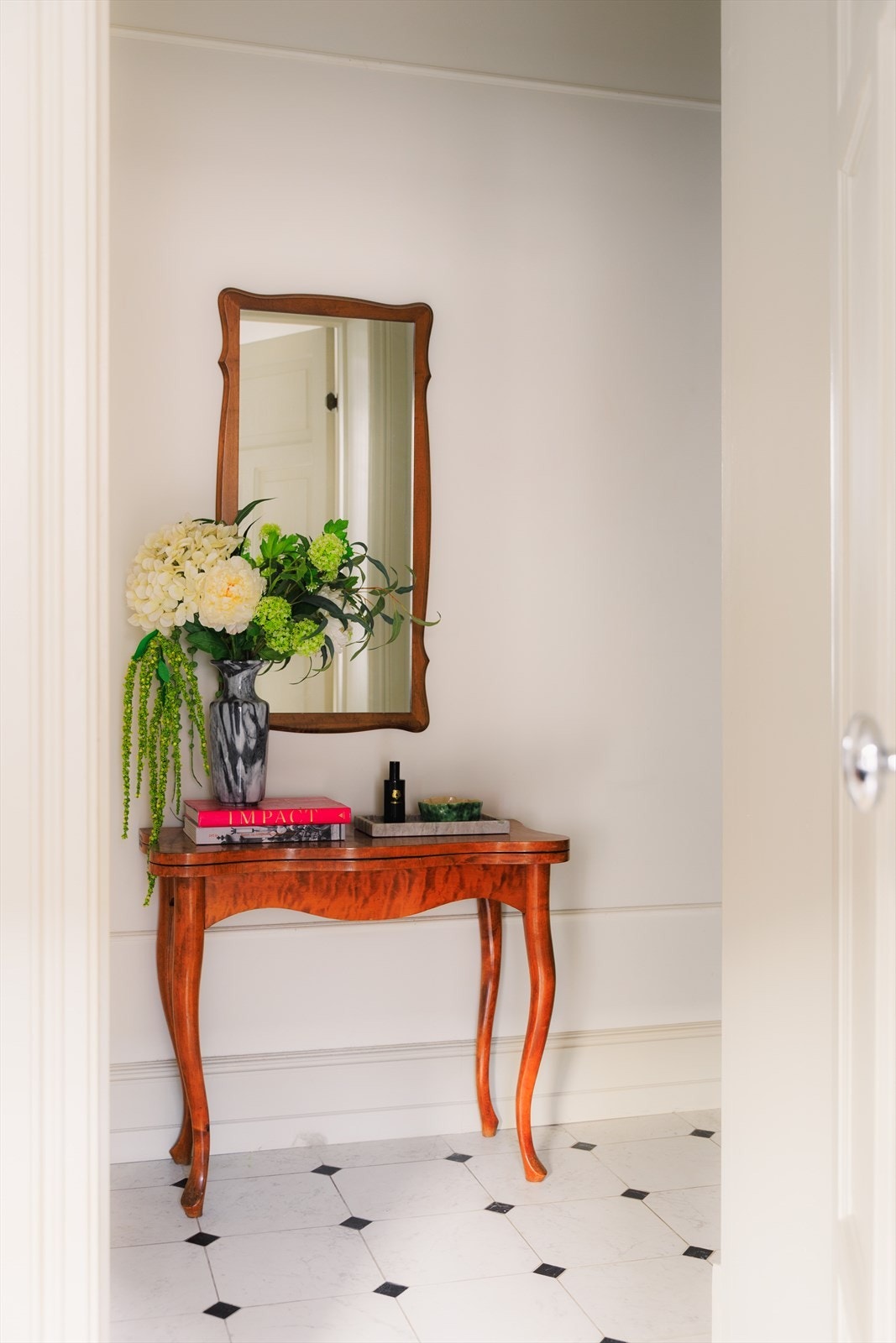 Overflater er nymalt og nye, flotte gulvlister er lagt. Galleribilde