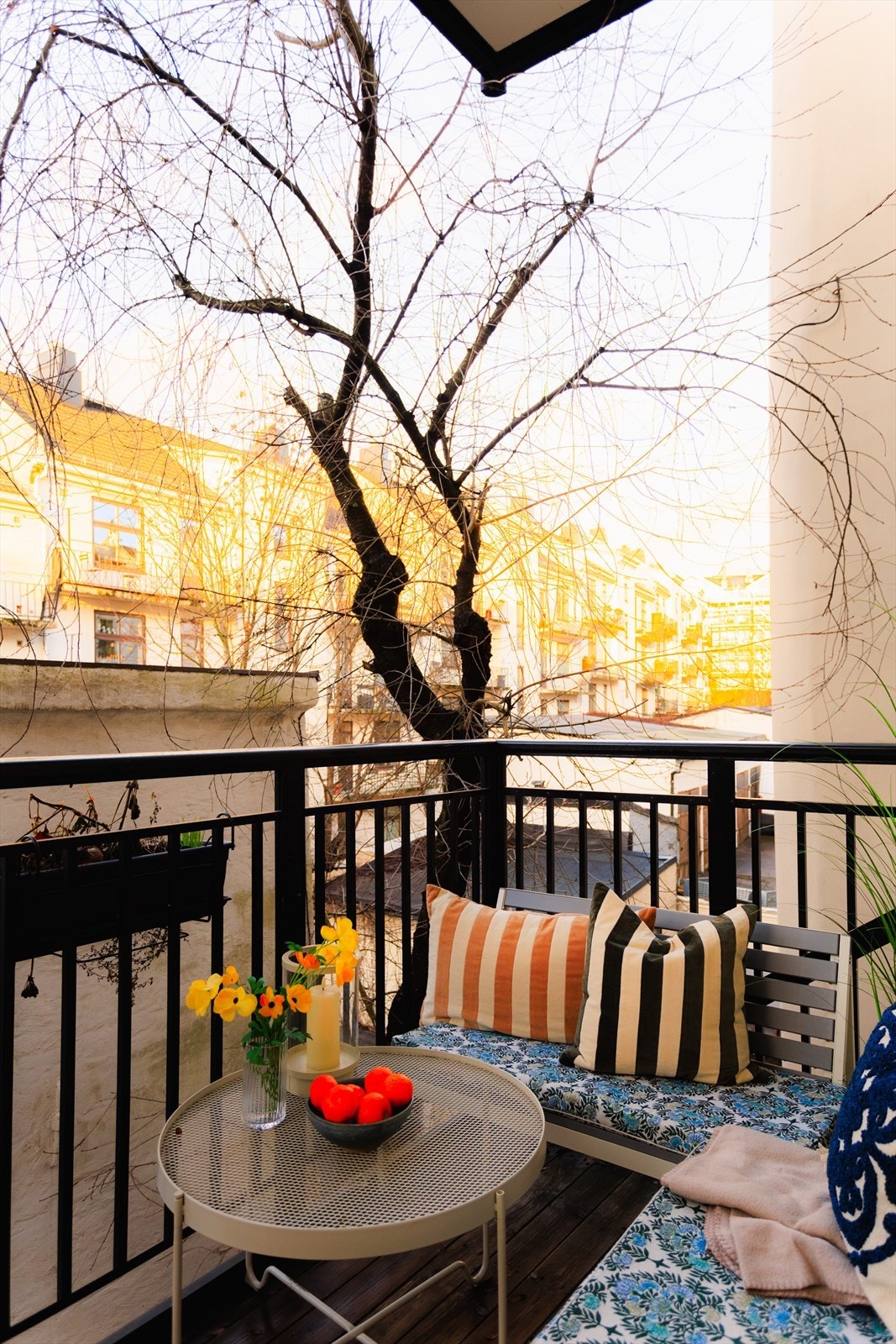 Her er det god plass til utemøbler, grill og beplantning, og rommet innbyr til avslappende stunder utendørs. Galleribilde