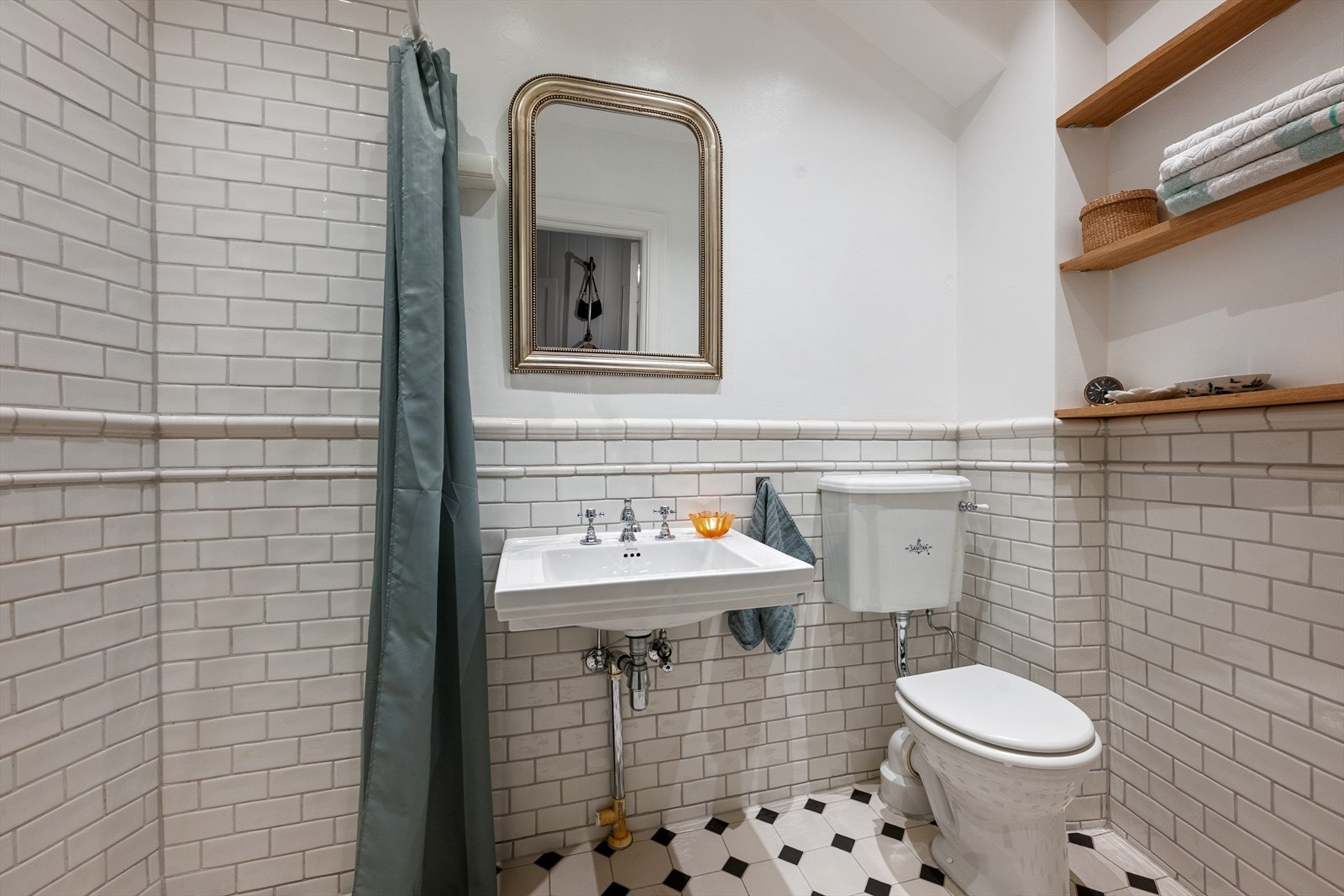 Badet er ifølge tidligere tilstandsrapport modernisert i 2010. Galleribilde