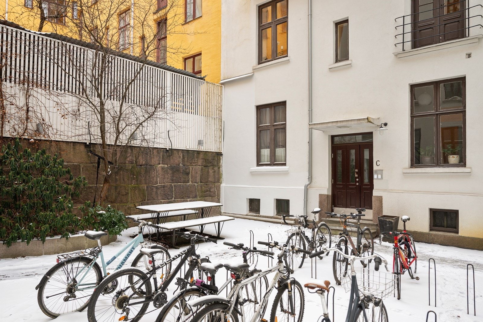 Her er det også felles sykkelparkering for beboerne i aksjelaget. Galleribilde