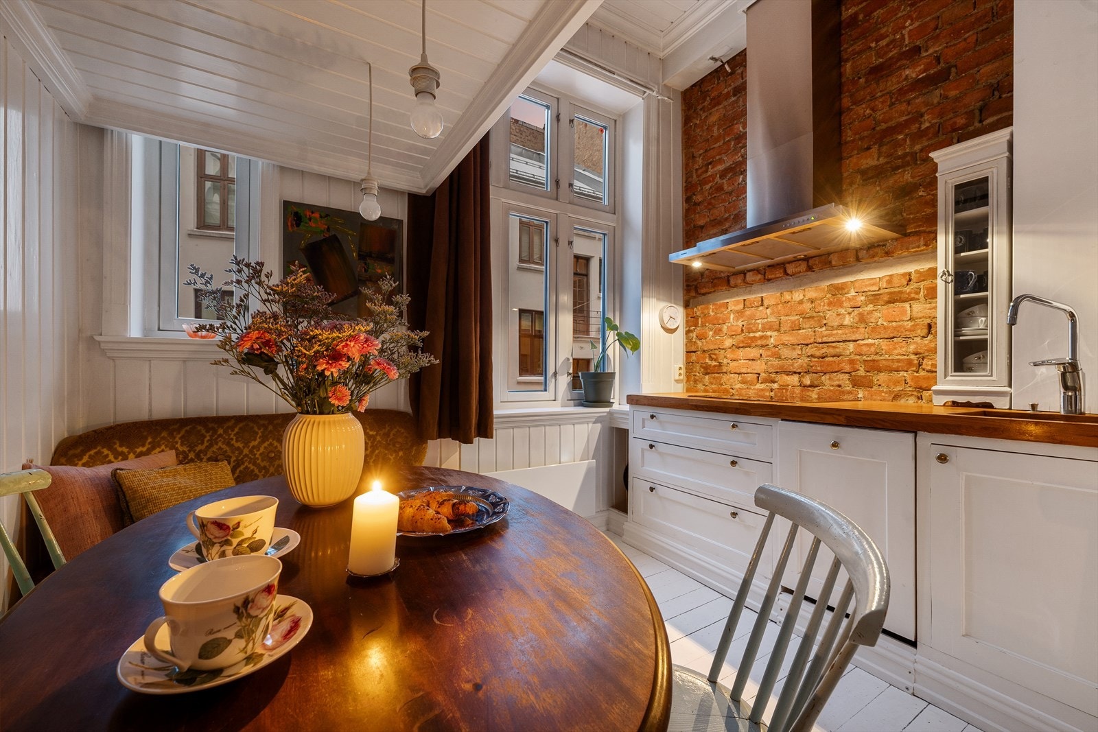 En sjarmerende og arealeffektiv leilighet med svært attraktiv beliggenhet. Galleribilde