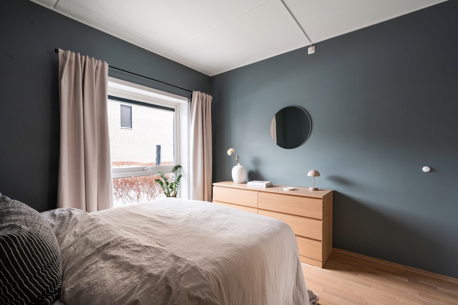 Videre er det også rom for kommode eller kontorpult - alt etter behov. Galleribilde