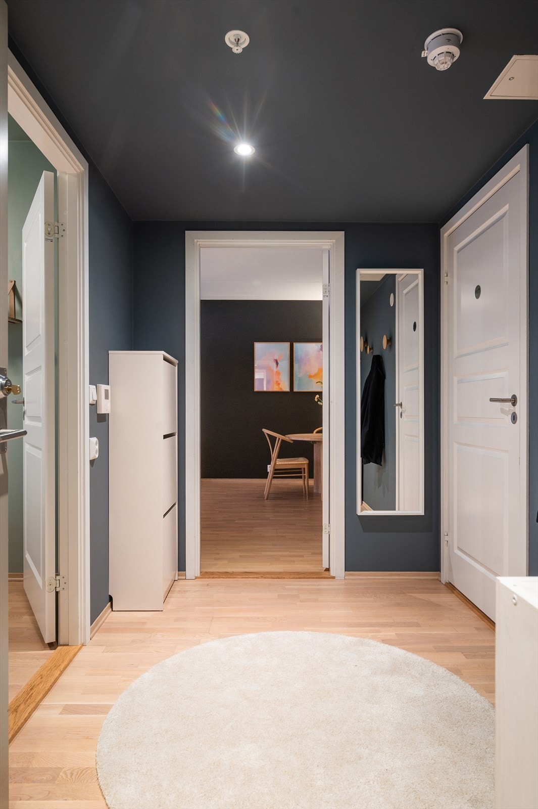 Mellomgang. Galleribilde