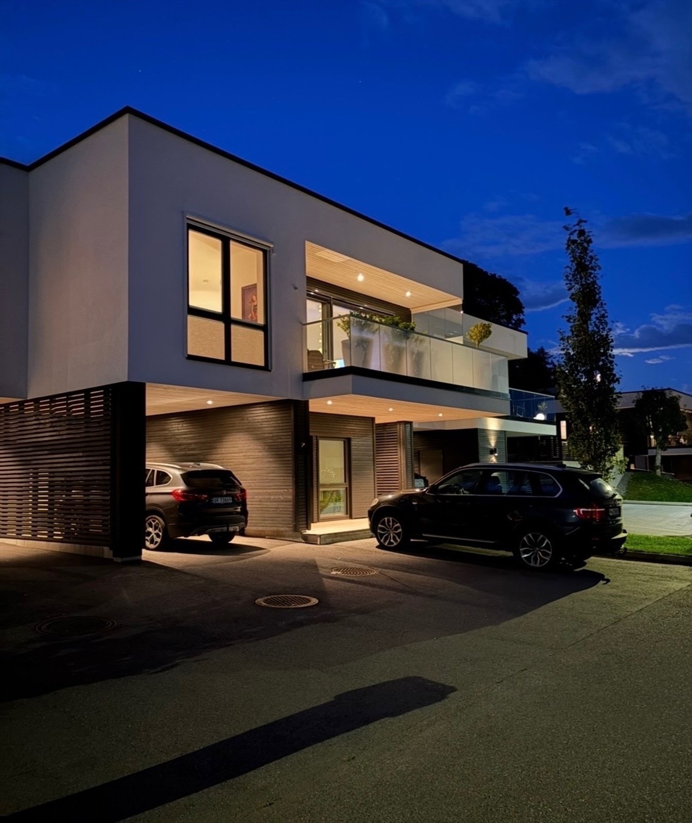 Fasade kveldsstemning Galleribilde