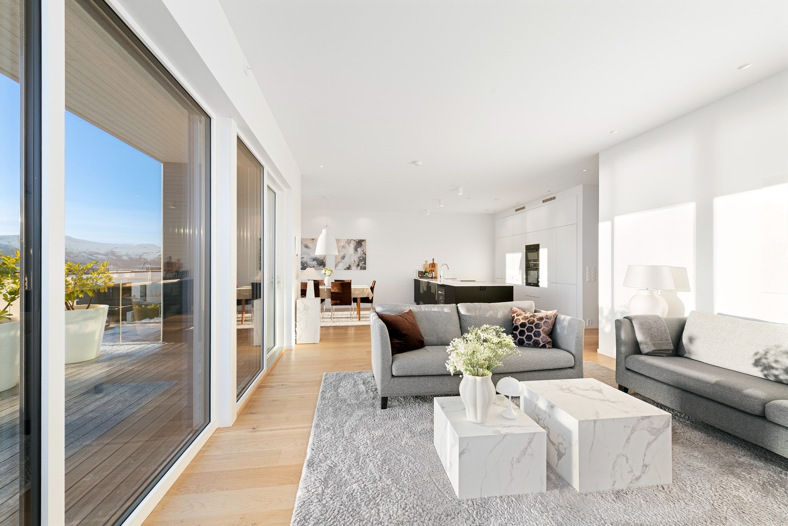 Fra stue mot kjøkken og spisestue Galleribilde