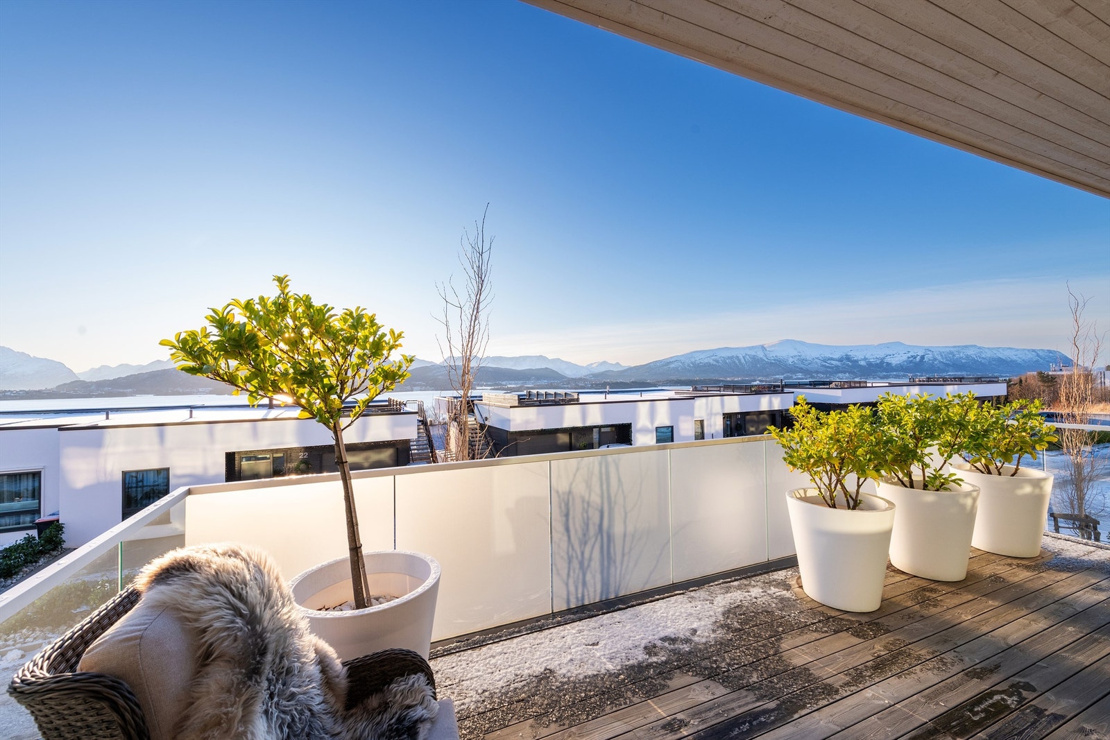 Sydvendt balkong med nydelig utsikt Galleribilde