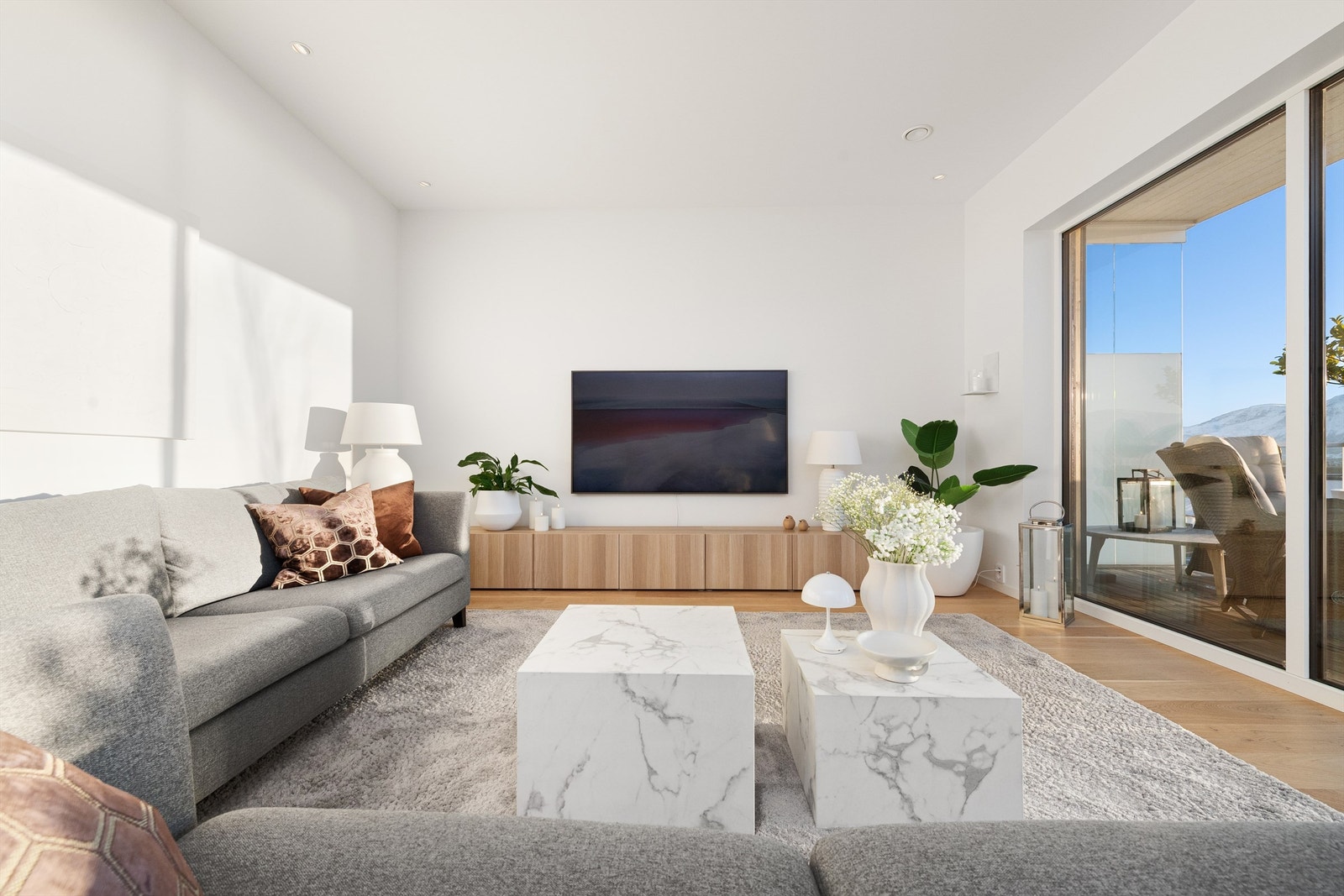 Lys og flott stue med god takhøyde Galleribilde