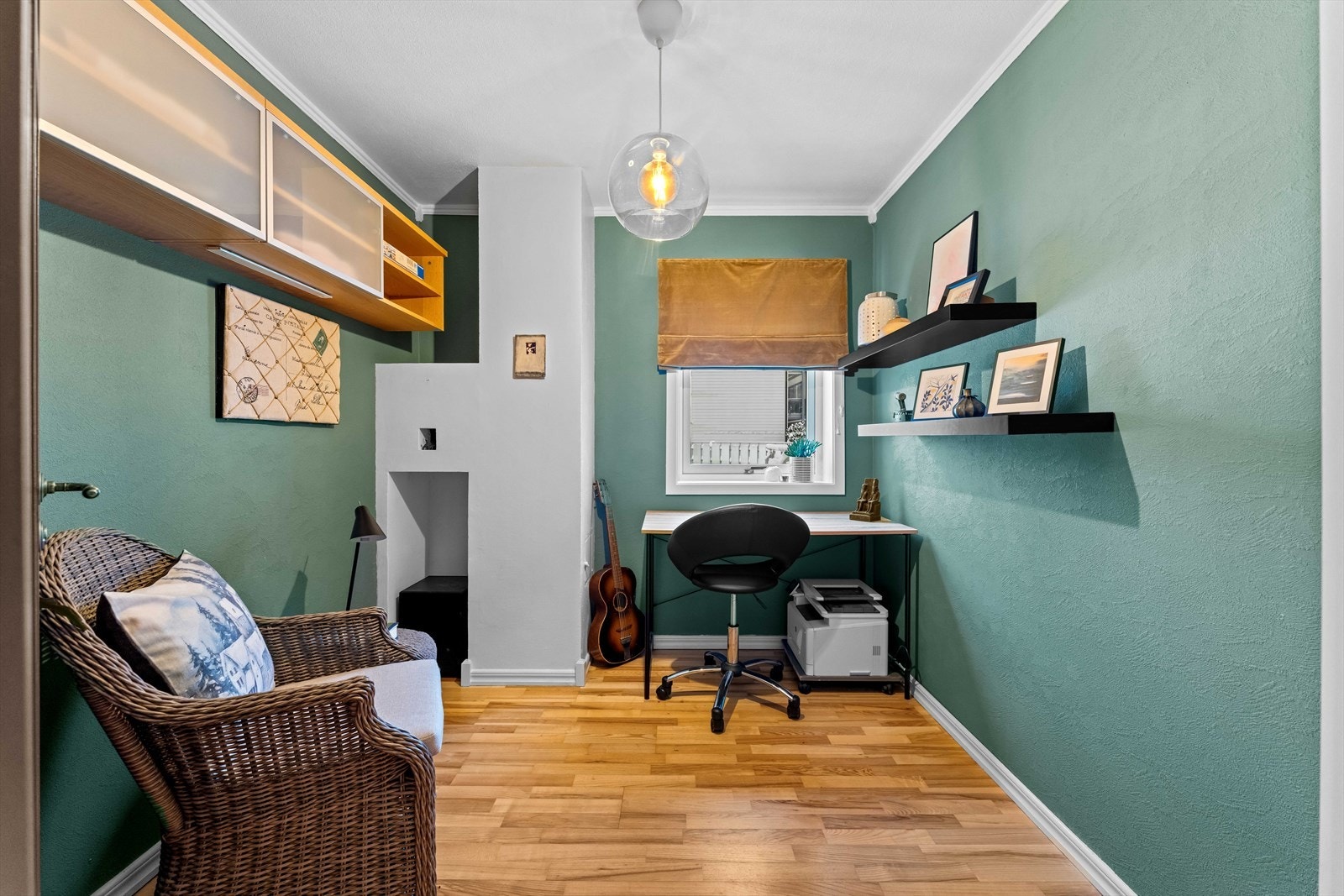 Med tre soverom får man god fleksibilitet, og det ene benyttes i dag som et hendig hjemmekontor. Galleribilde