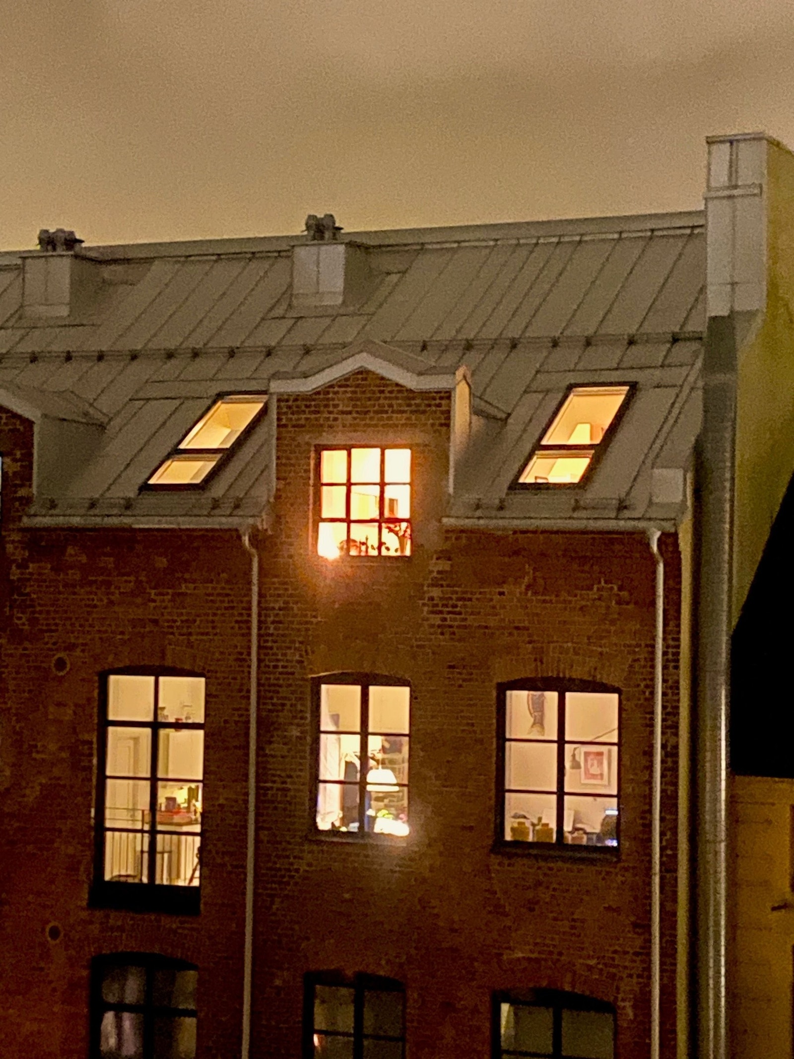 Leiligheten er sørvendt, beliggende i indre bakgård. Galleribilde