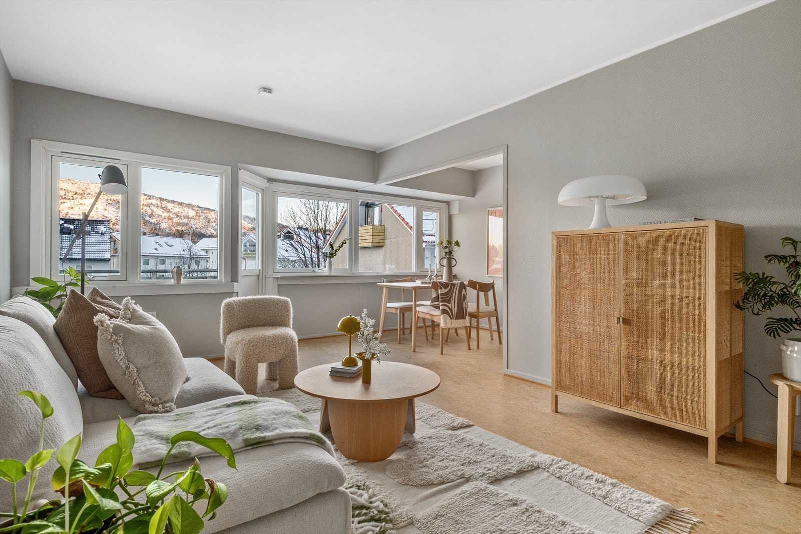 Velkommen til en 3-roms leilighet i 4. etasje i Birkeveien 38 Galleribilde