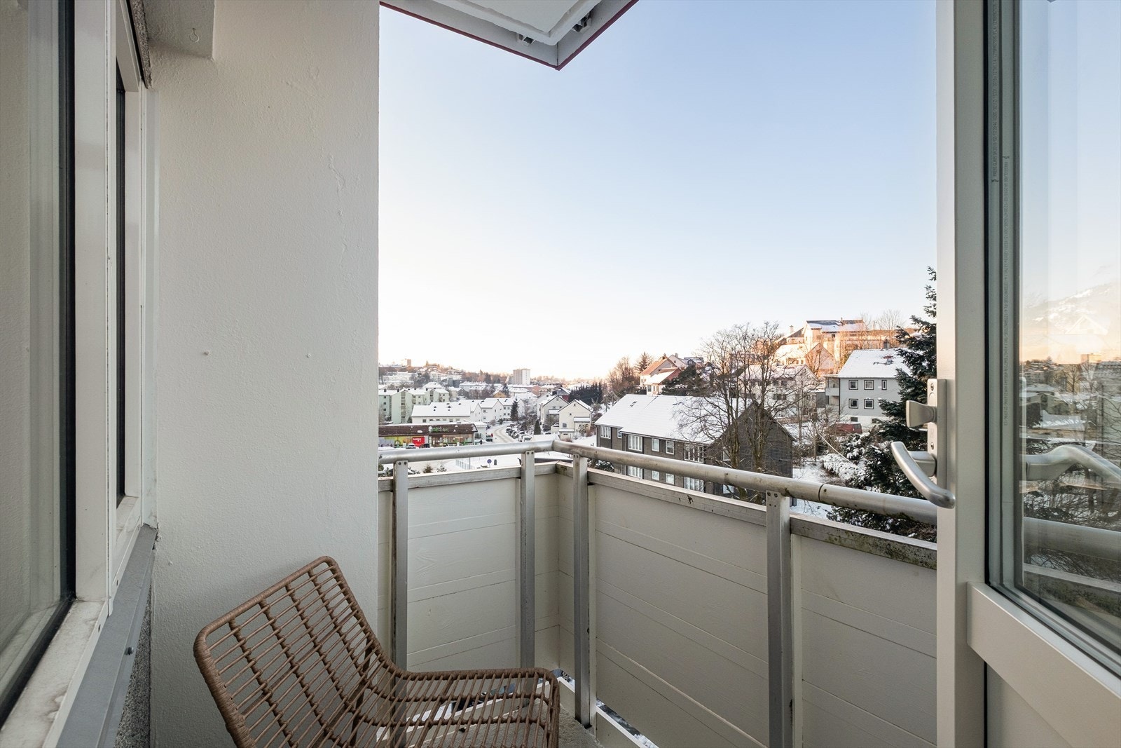 Koselig balkong med fin utsikt. Galleribilde