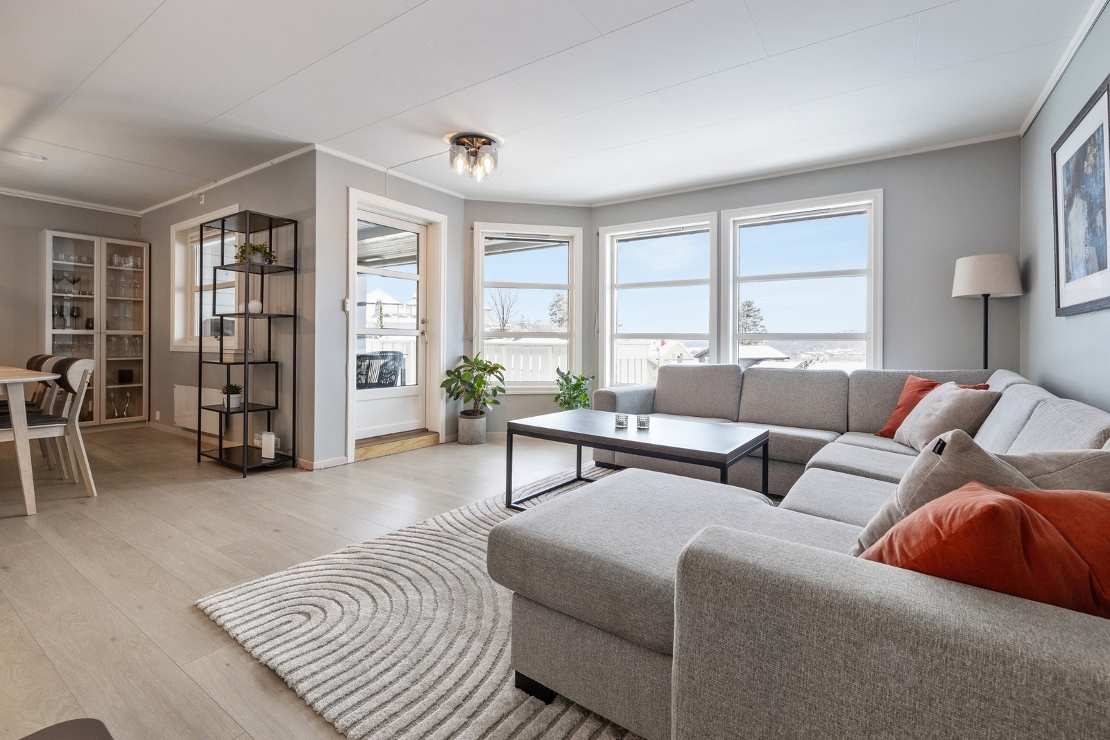 Denne herlige stuen med glimrende utsikt kan bli din Galleribilde