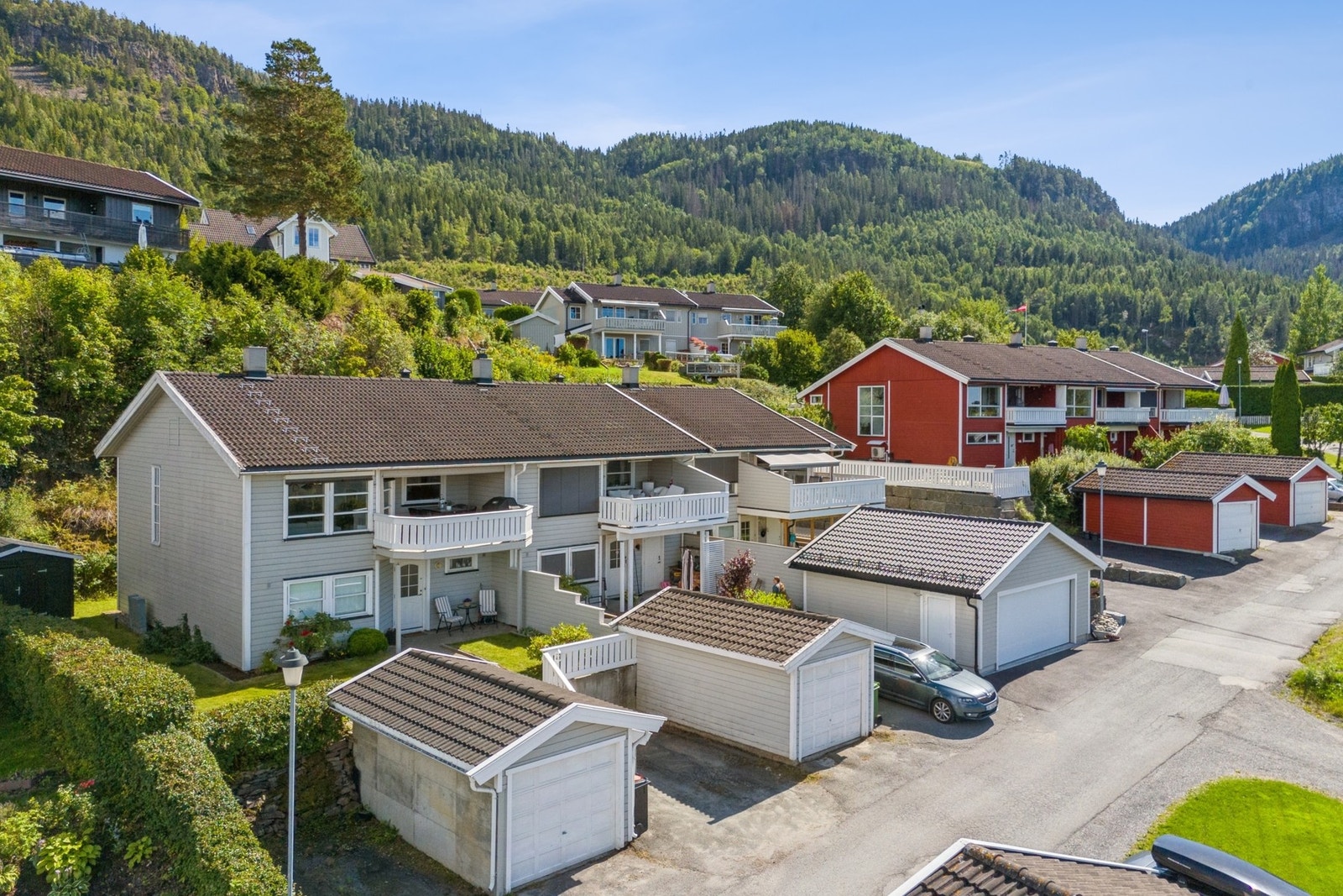 Enderekkehus i frodige og landlige omgivelser Galleribilde