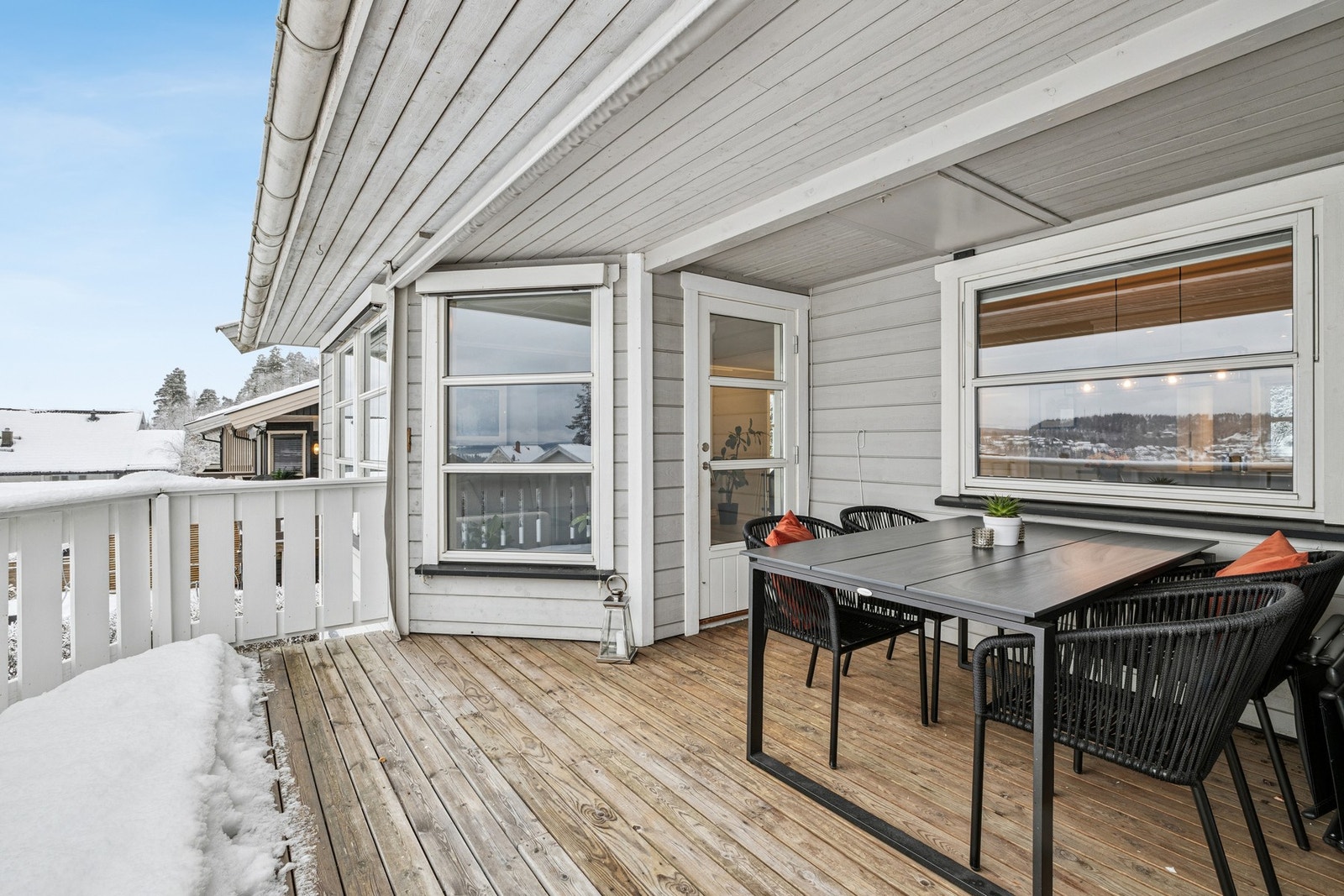 Her har en plass til utemøbler, grill etc. Galleribilde