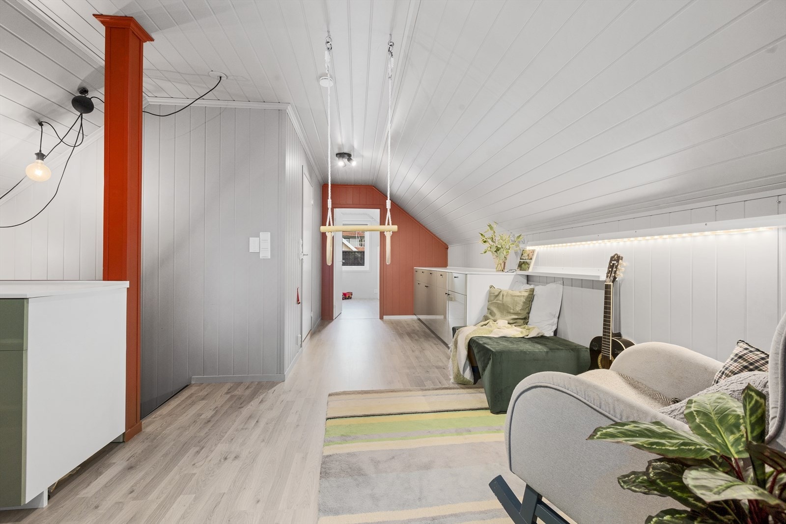 Andre etasje har en praktisk og familievennlig løsning. Galleribilde