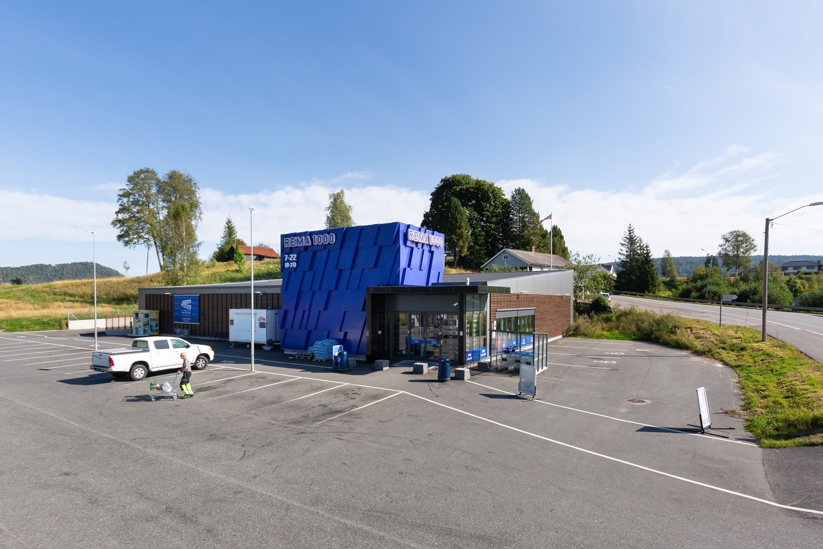 Rema1000 i Svarstad - Rett ved avkjøringen mot hyttefeltet - Bygget ny for noen år siden Galleribilde