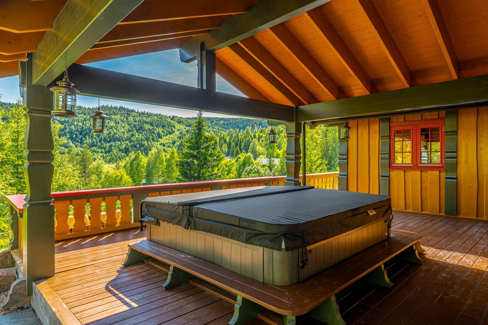 Jaquzzen med overbygget - her sitter du snøfritt på vinteren Galleribilde