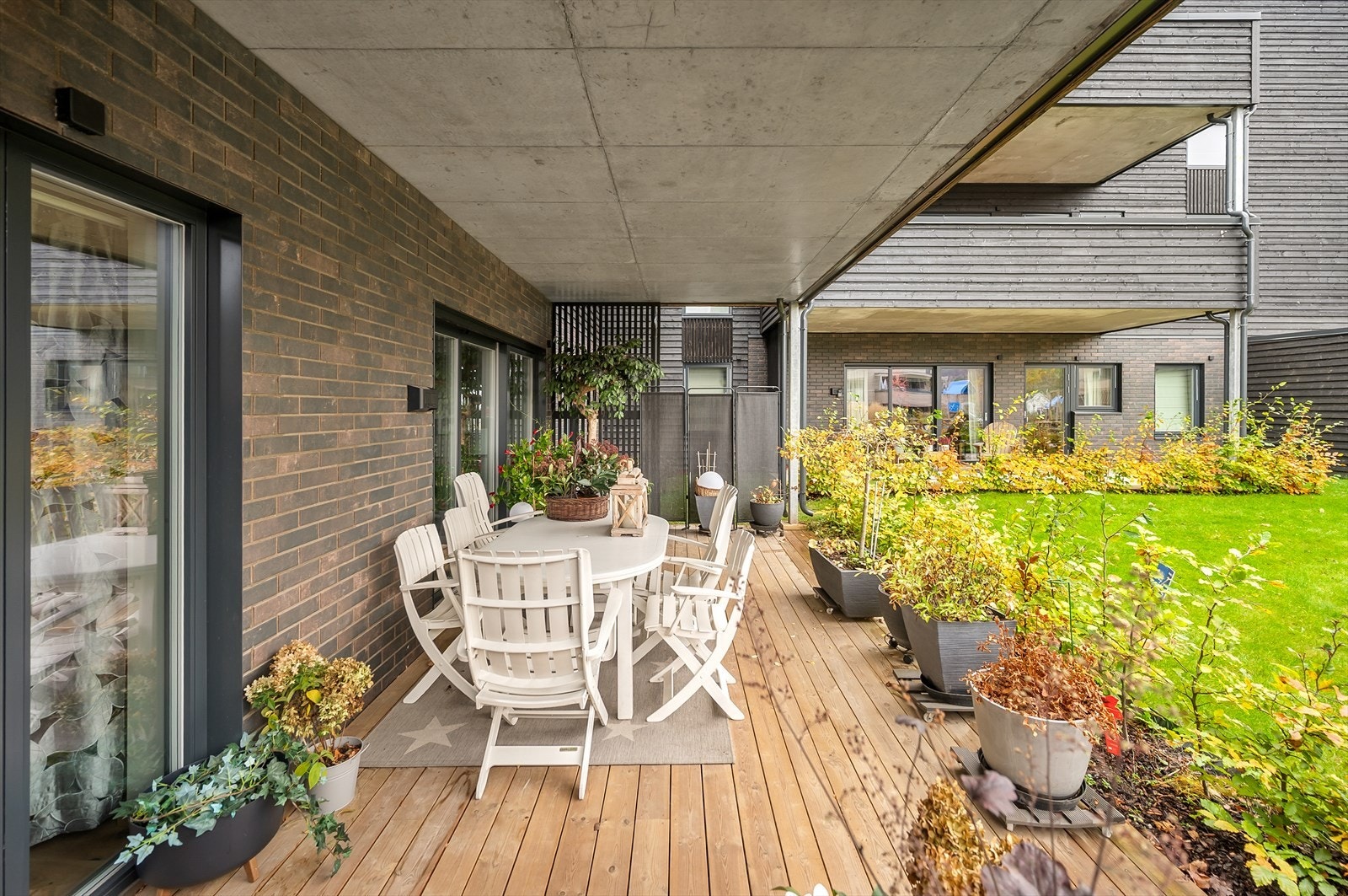 Terrassen med utgang fra stuen. Galleribilde