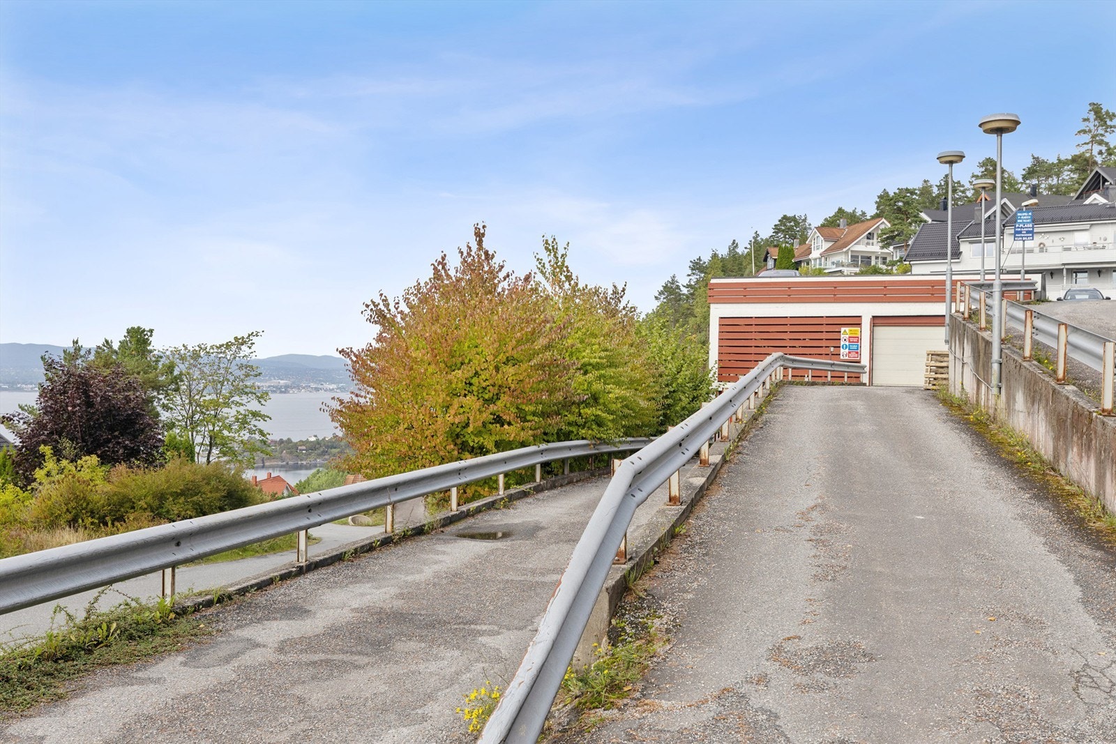 Parkeringsplass i felles garasjeanlegg. Galleribilde