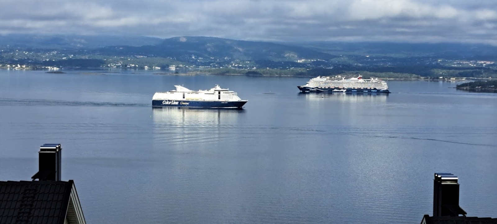 Color Magic møter Mein Shiff cruisebåt (selgers private bilde) Galleribilde