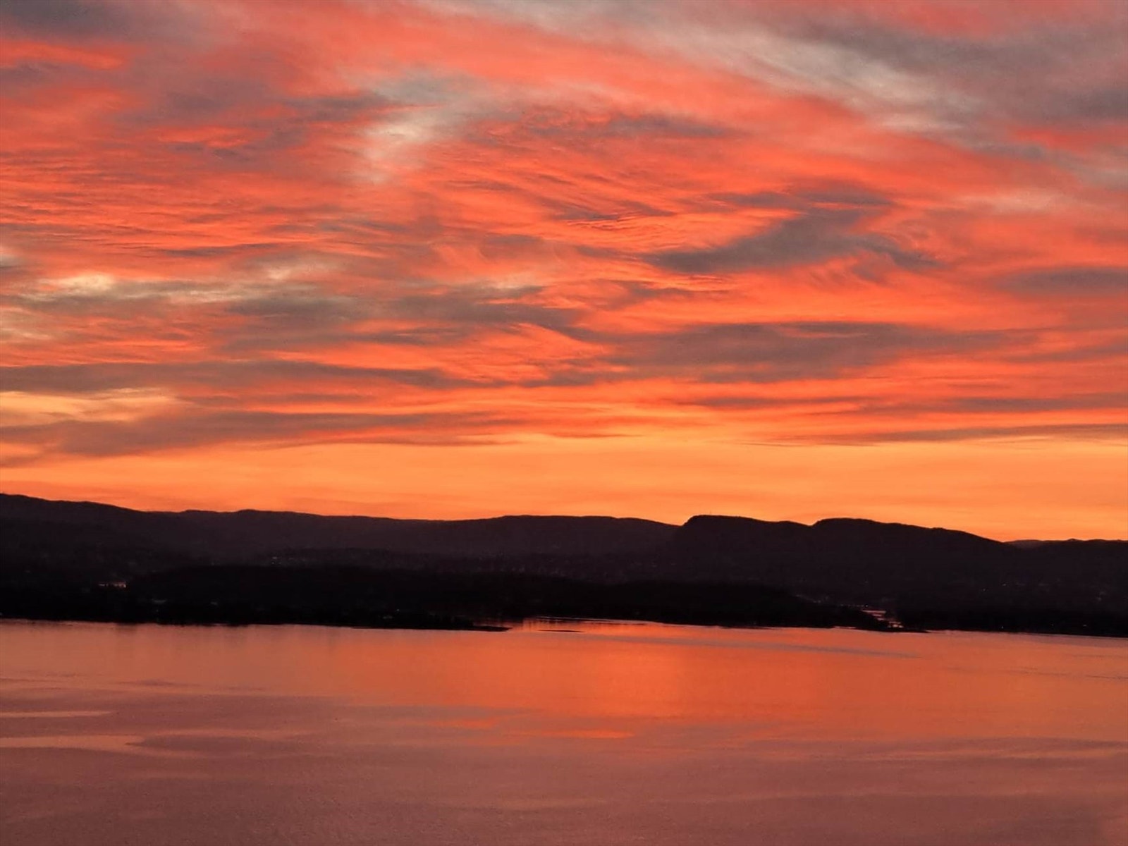 Fantastiske solnedganger fra boligen (selgers private bilde) Galleribilde