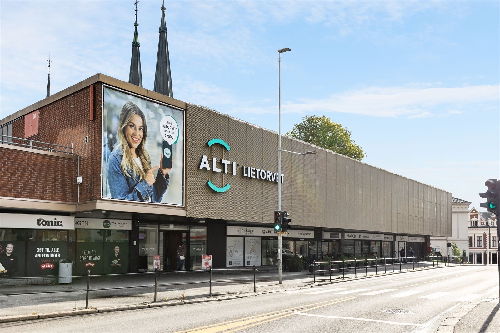 Like i nærheten finne du Lietorvet med en rekke ulike butikker. Her har du dagligvarebutikk, apotek, vinmonopol for å nevne noe. Galleribilde