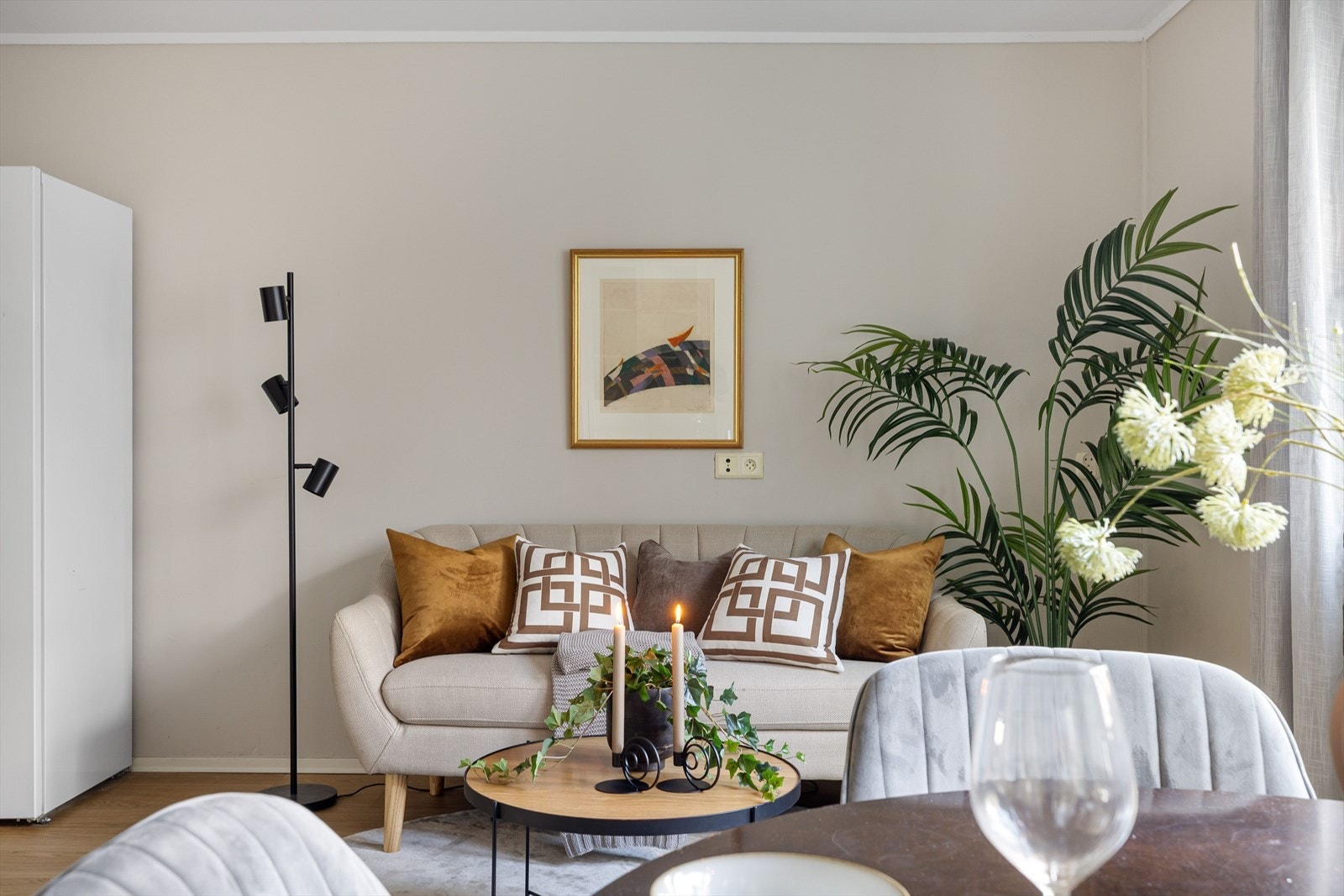 Stua bur på flere møbleringsmuligheter. Galleribilde