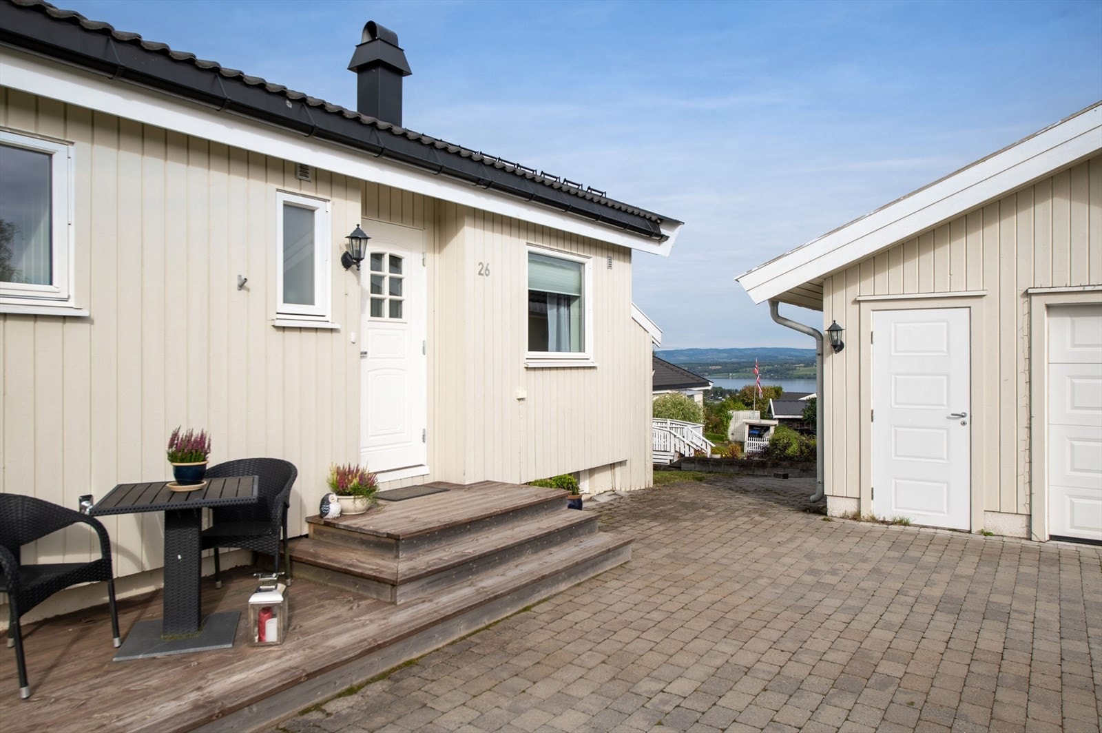 Hyggelig utsyn fra gårdsplassen. Galleribilde