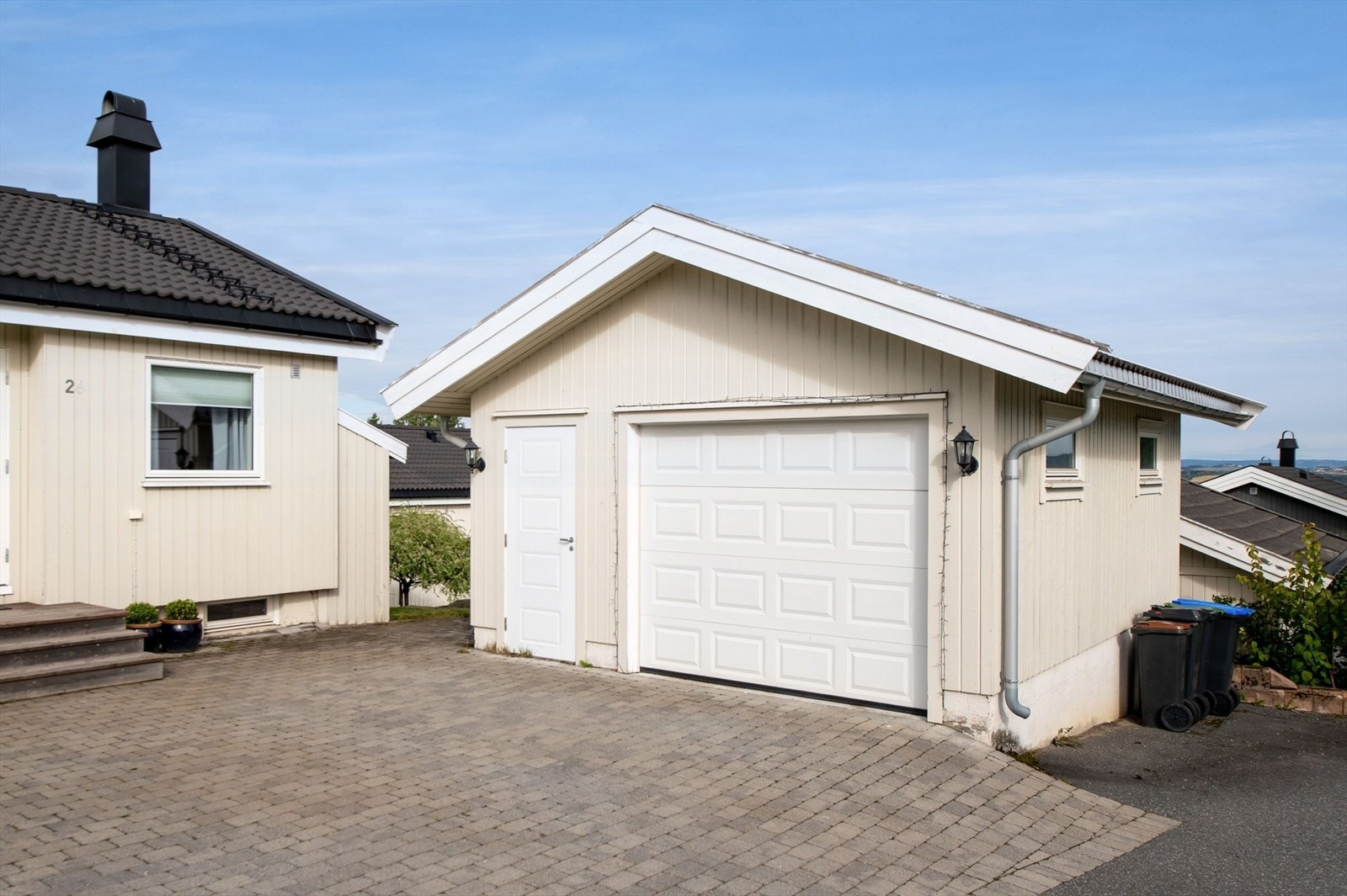 Garasje på eiendommen. Galleribilde