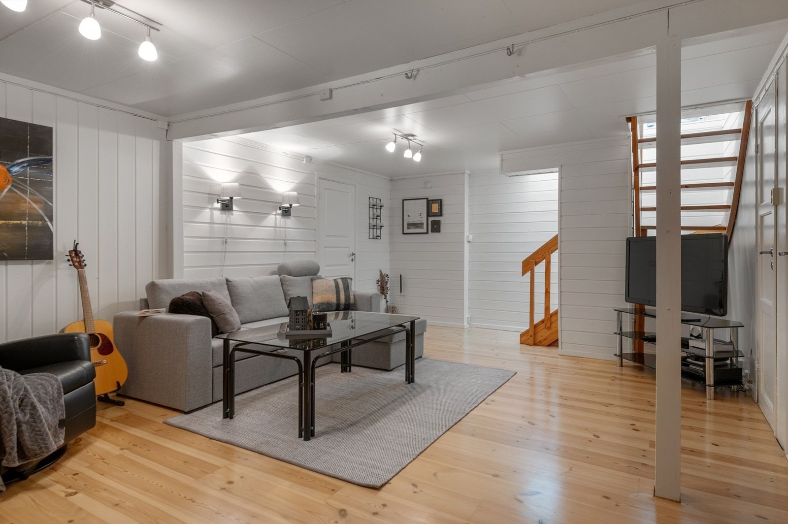 Koselig kjellerstue. Galleribilde