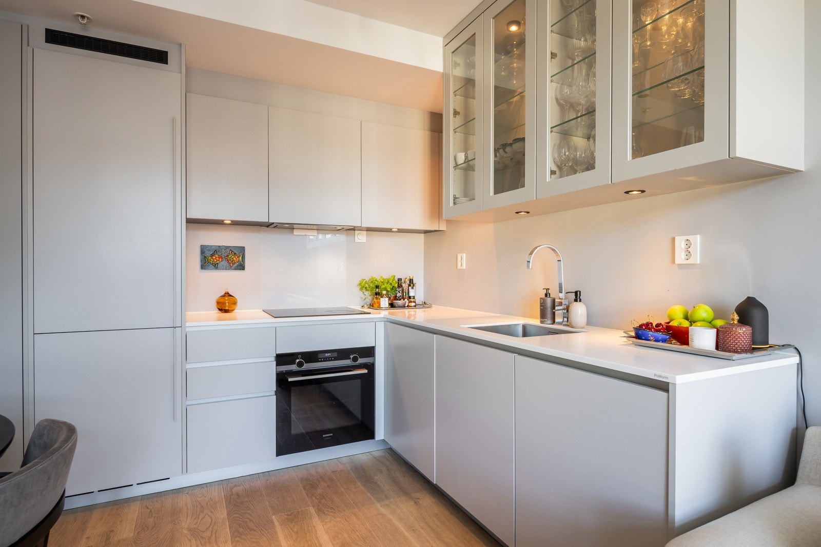 God benk- og skapplass Galleribilde