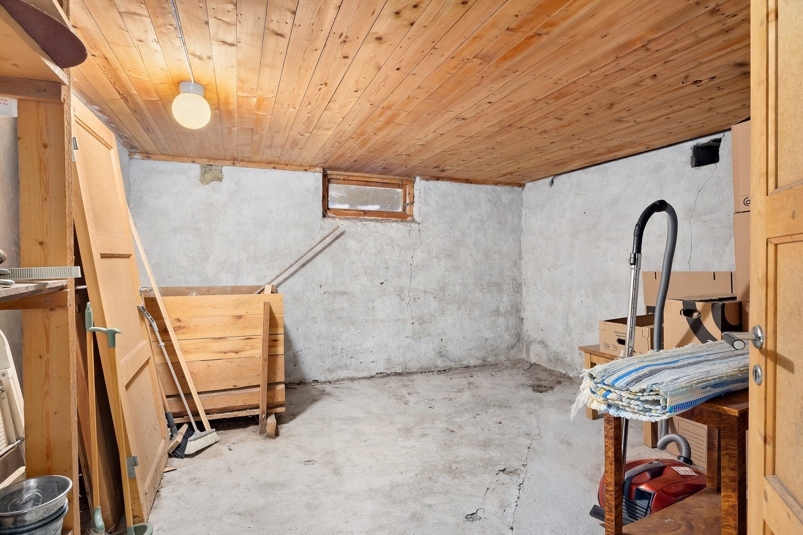 Bodrom i kjeller. Galleribilde