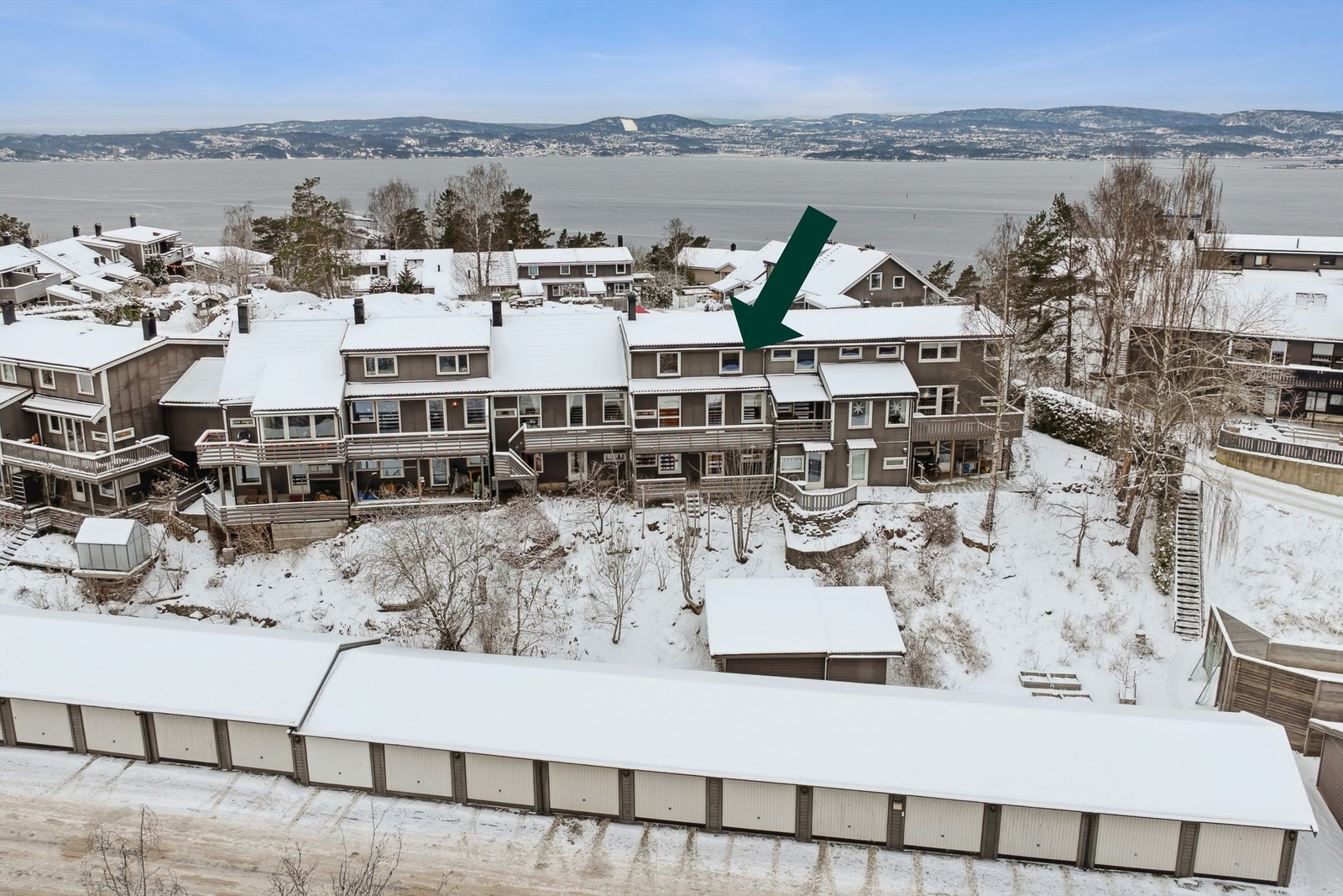 Området er ettertraktet, med umiddelbar nærhet til både sjøen og marka. I tillegg er det gangavstand til skoler, barnehager og et variert servicetilbud. Galleribilde