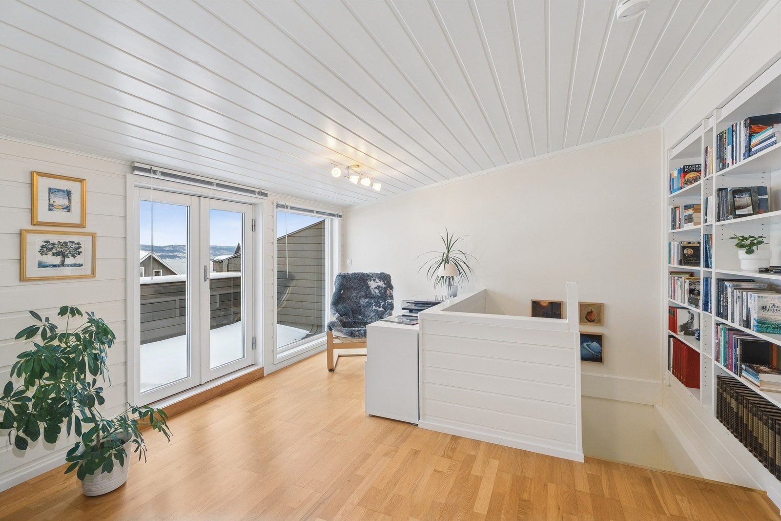 Velkommen til Alværnlia 91 - Presentert av Elisiff Wennersgaard v/Krogsveen Nesodden. Foto: Per O. Skjellnan v/Efkt Galleribilde