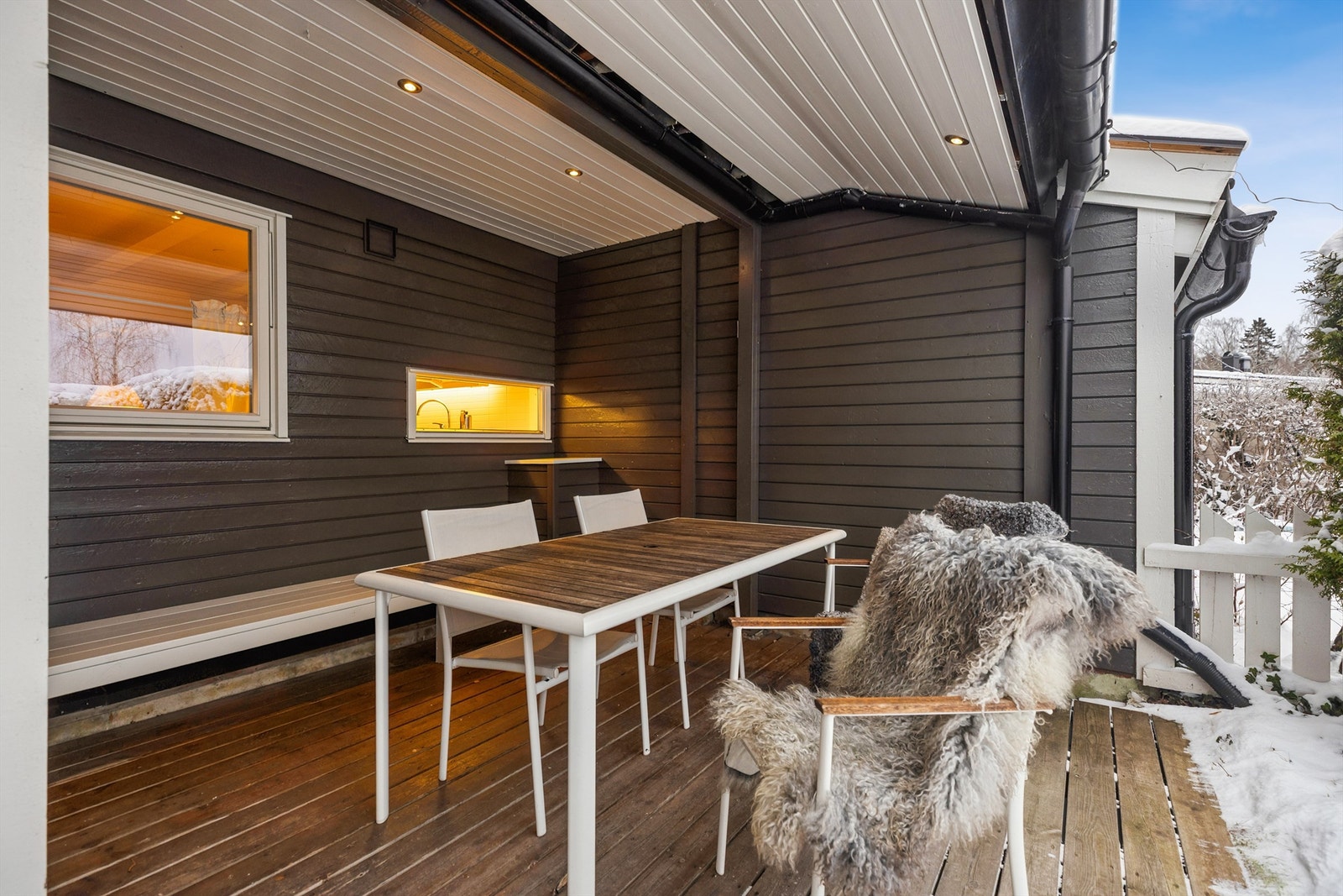 Overbygget terrasse med fine lys- og solforhold - her kan man virkelig nyte utelivet! Galleribilde