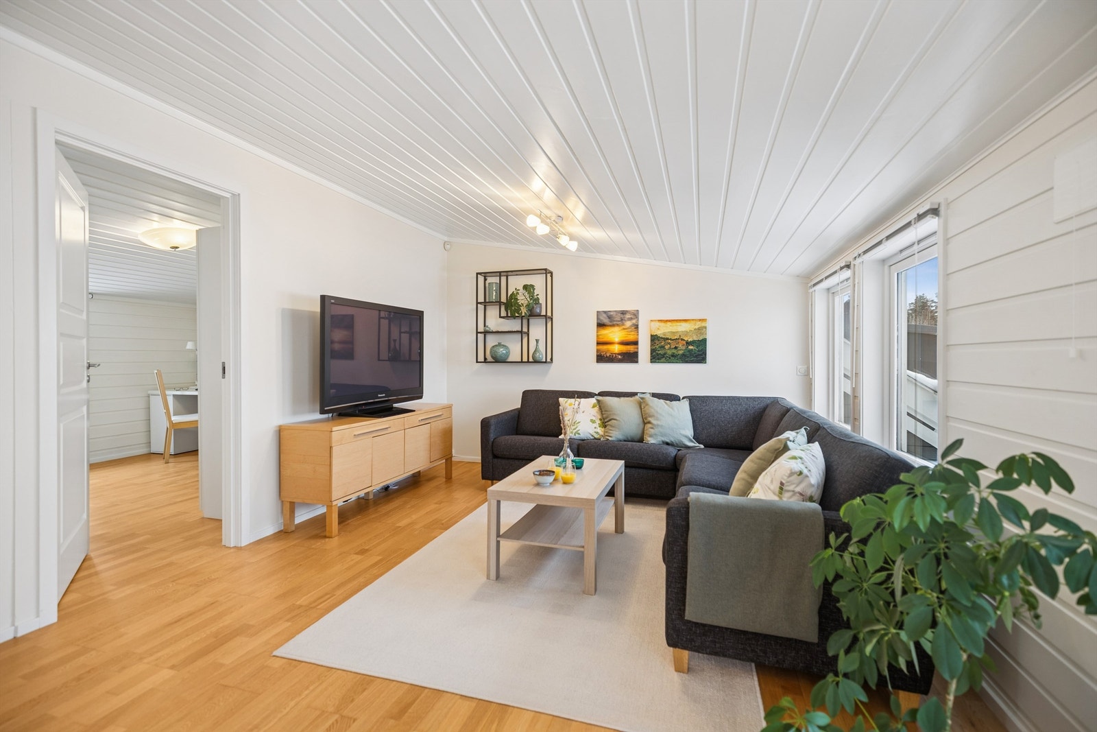 Loftstuen er et glimrende ekstra oppholdsrom som kan brukes til lek, moro, tv-titting eller bare å slappe av. Galleribilde