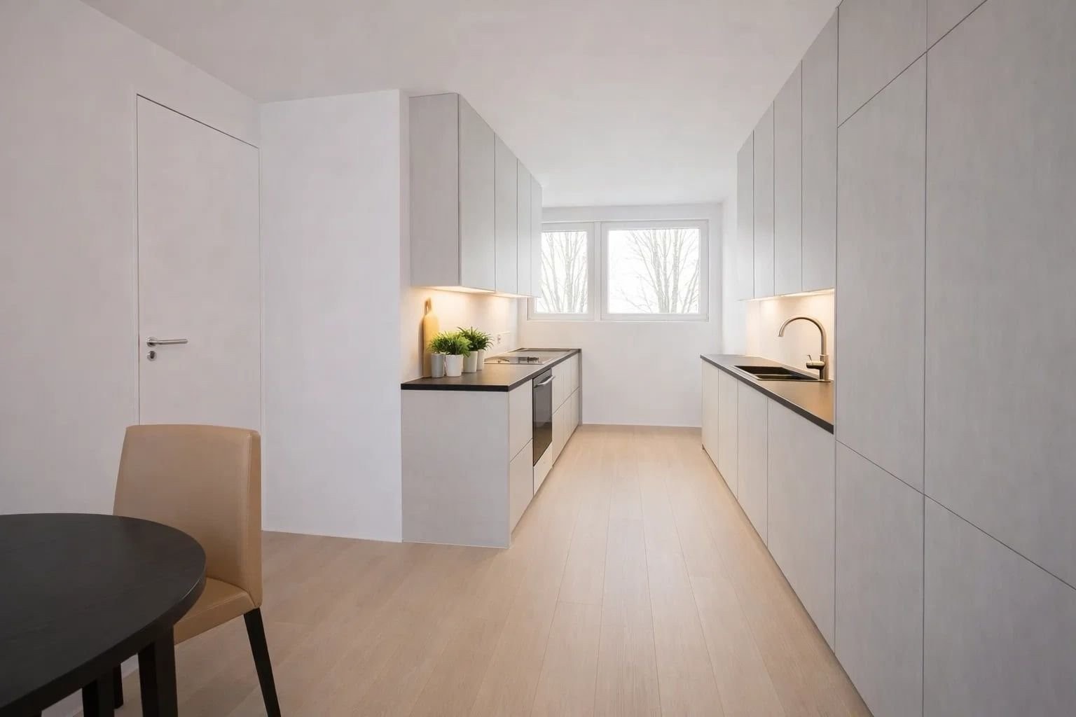 Alternativt oppusset kjøkken viser potensialet. Laget med AI. Galleribilde