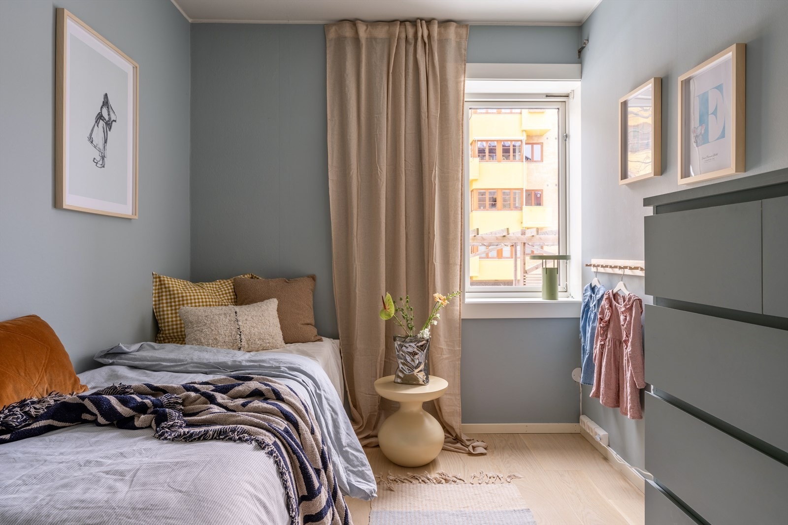 Det andre soverommet egner seg godt som barnerom, gjesterom eller kontor. Galleribilde