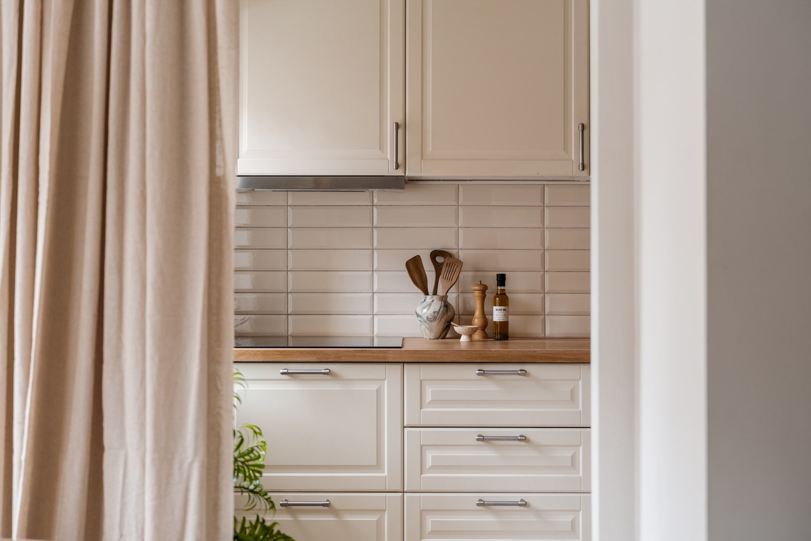 Videre inn til kjøkkenet. Galleribilde