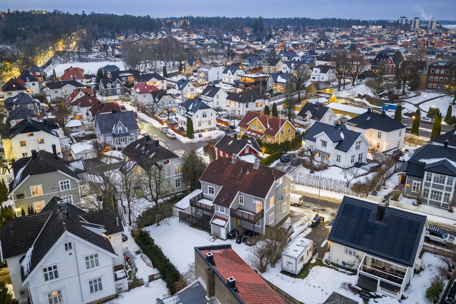 Beliggenhetsmessig ligger eiendommen veldig fint til. Galleribilde