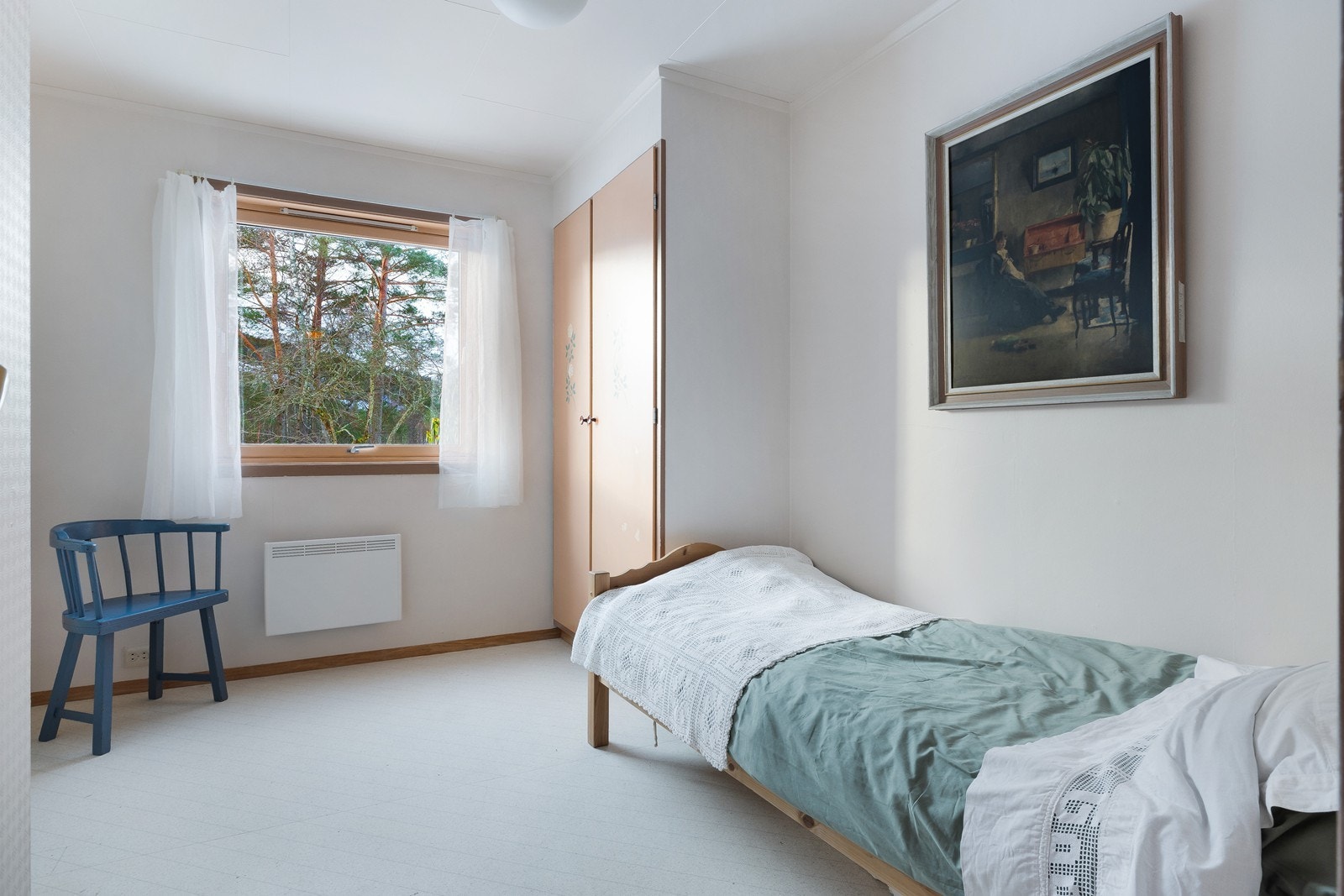 Soverom 2 har også innebygget garderobeskap. Galleribilde