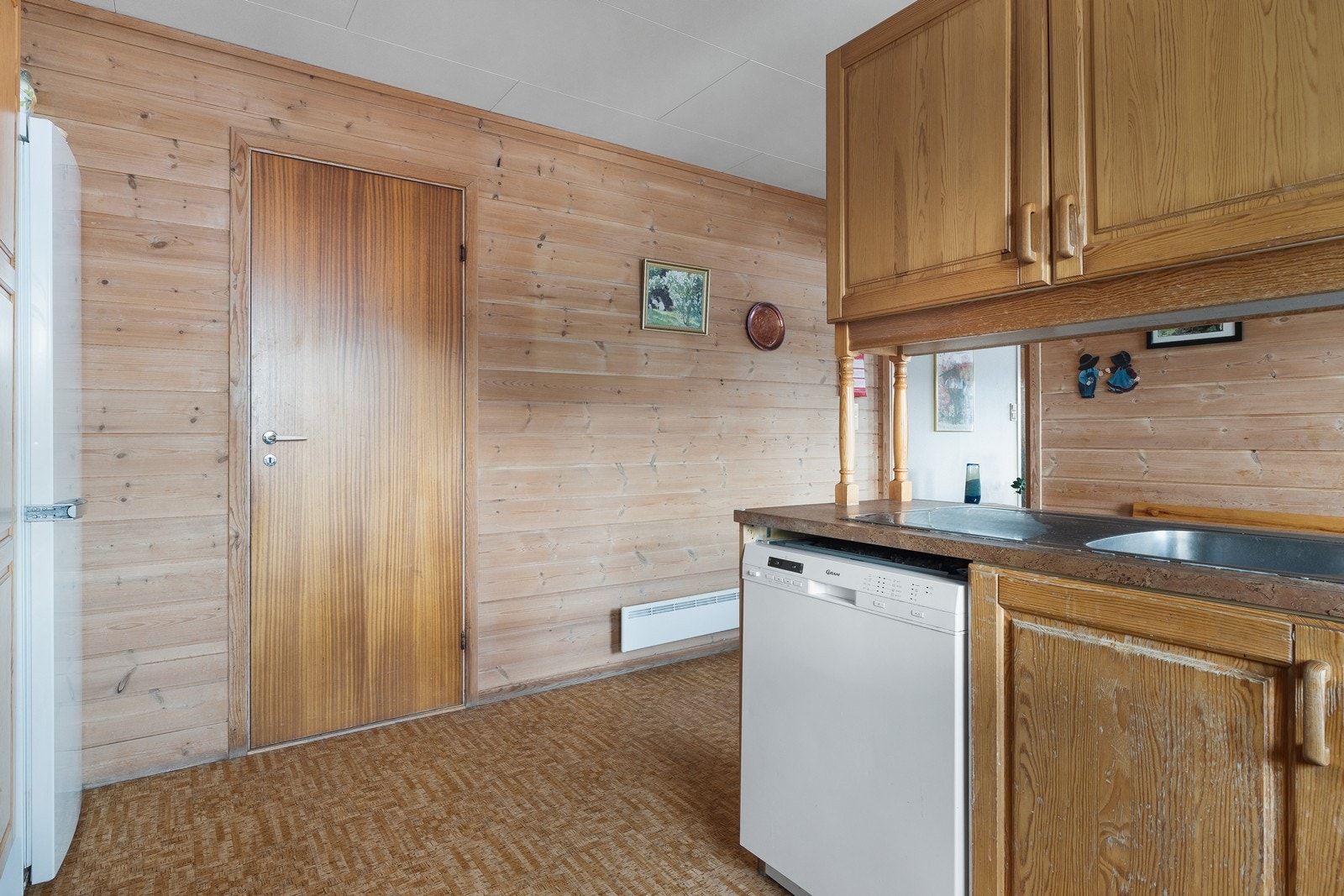 Kjøkkenet har direkte tilkomst fra biinngang. Galleribilde