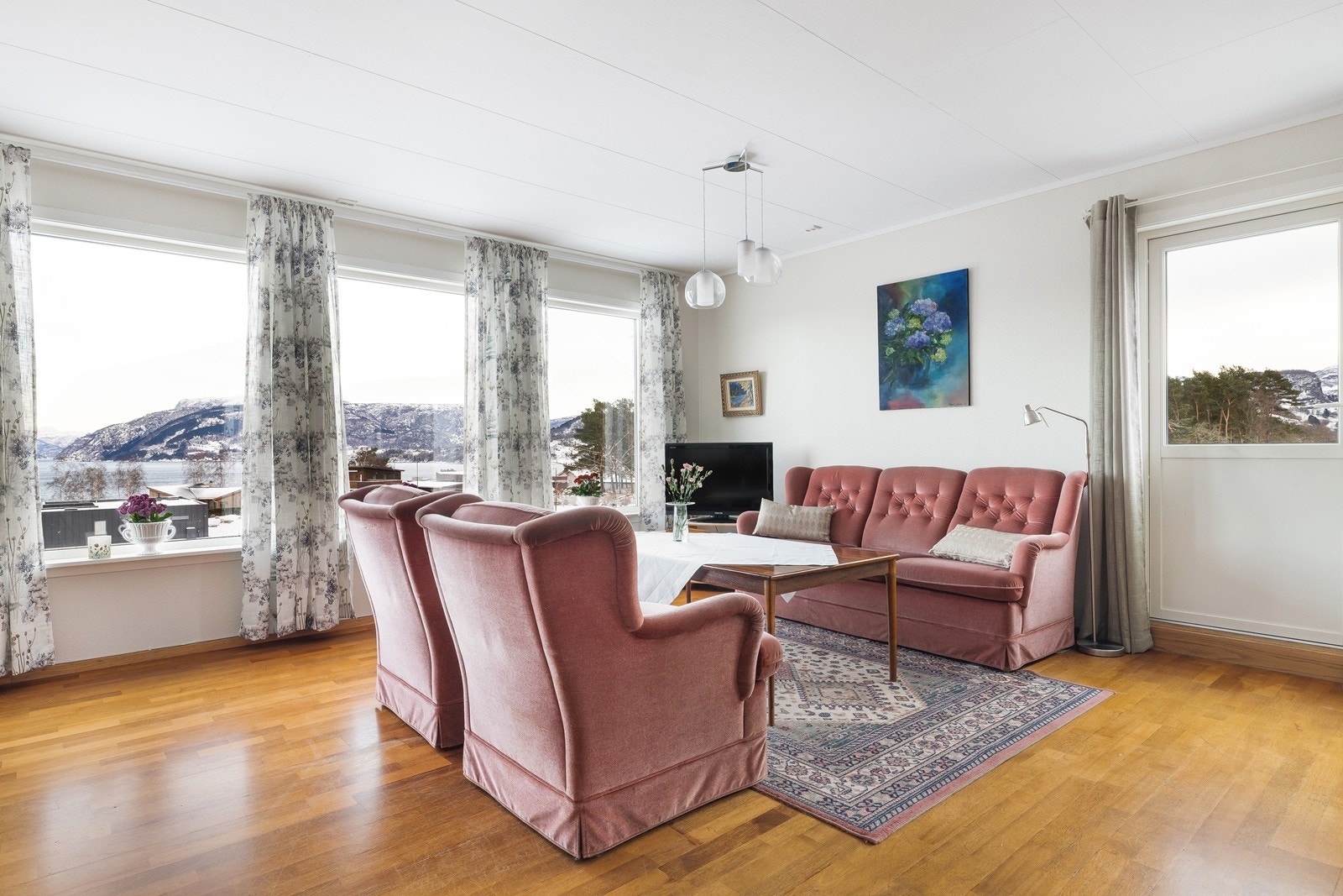 Det er god plass til møblering av flere sittegrupper Galleribilde