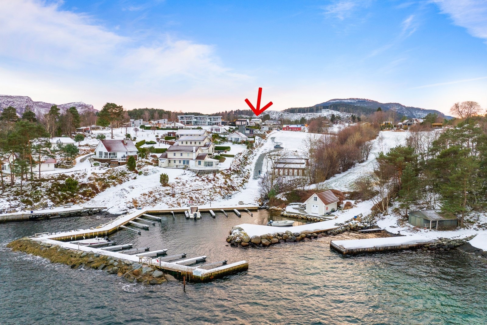 Mulighet for båtplass like nedenfor eiendommen i Hankallevik Båthavn Galleribilde