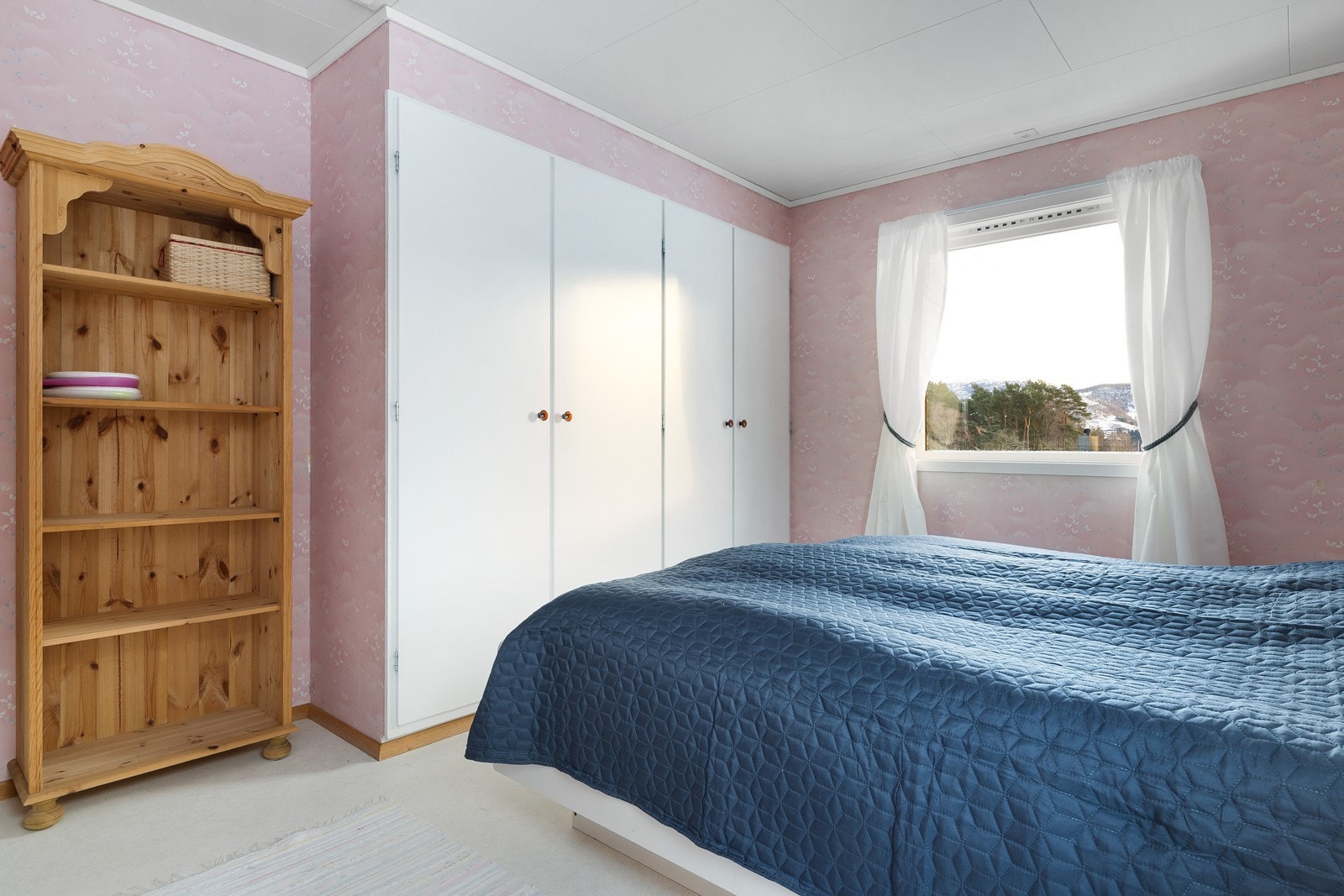 Soverom 1 har innebygget dobbel garderobe. Galleribilde