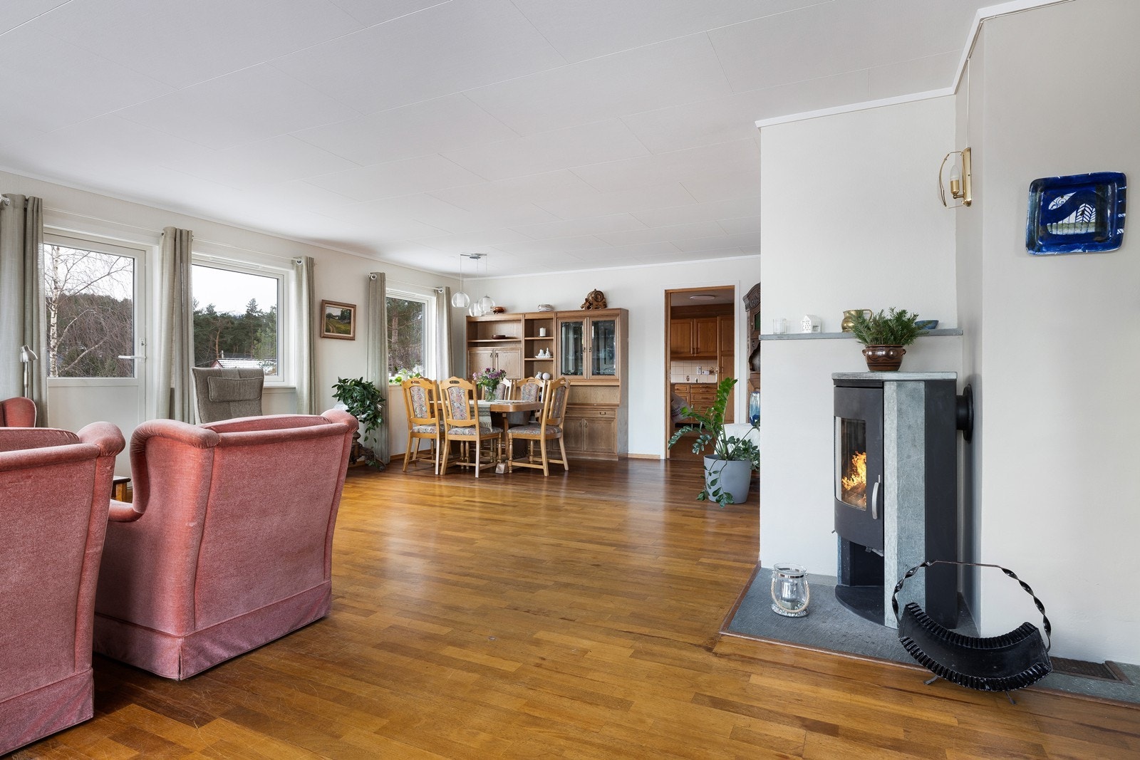 Vedovnen gir den lune gode varmen på kjøligere dager. Galleribilde