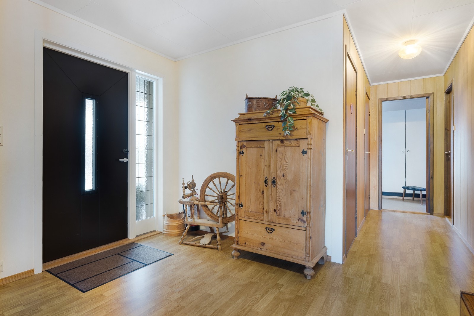 Lys og innbydende hovedinngang Galleribilde