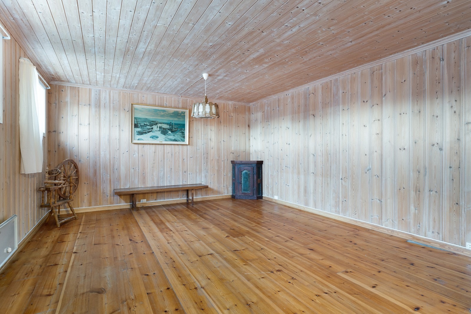 Kjellerstuen passer perfekt som TV-stue eller hobbyrom, alt etter behov. Galleribilde