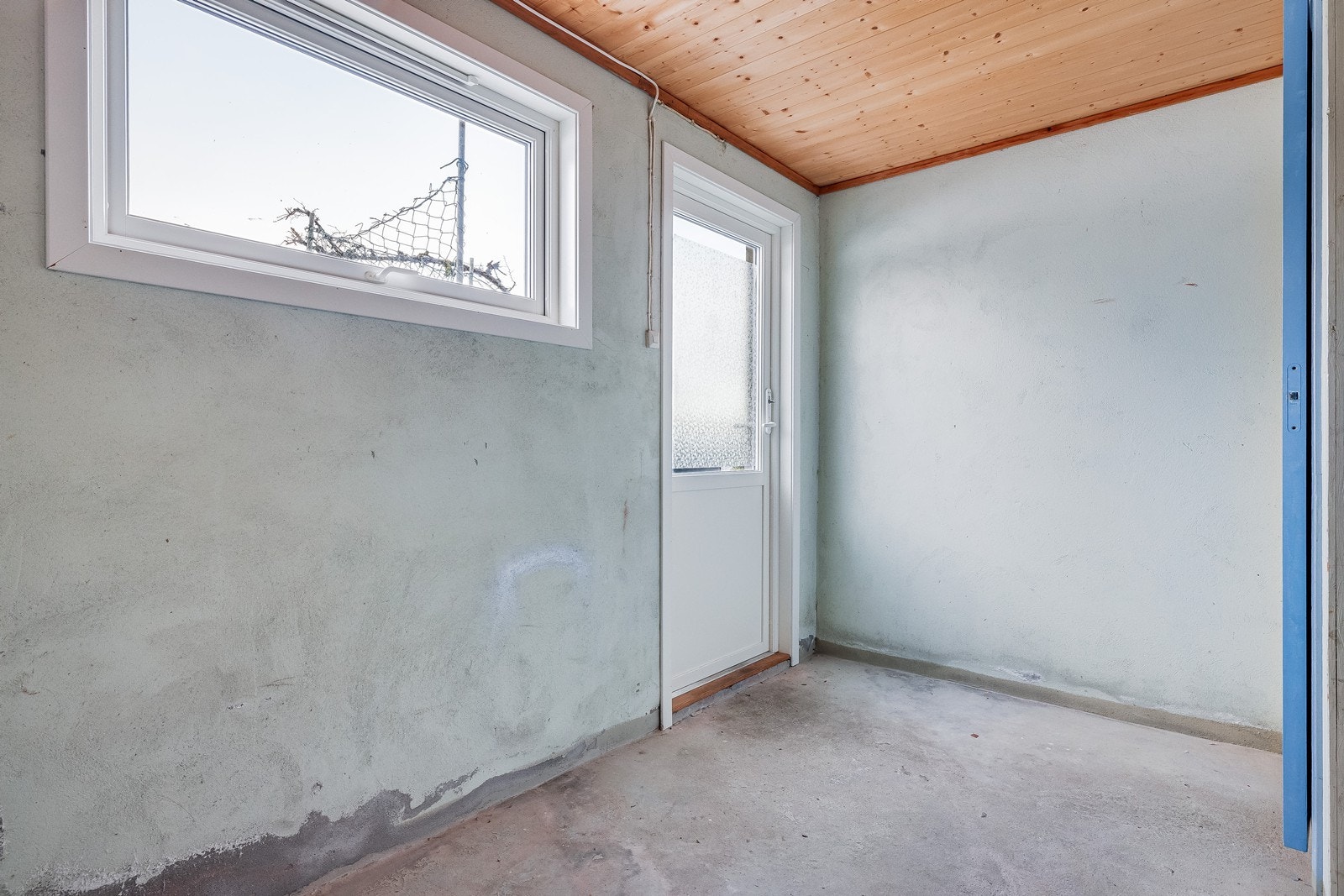 Det er direkte utgang fra vaskerommet. Galleribilde